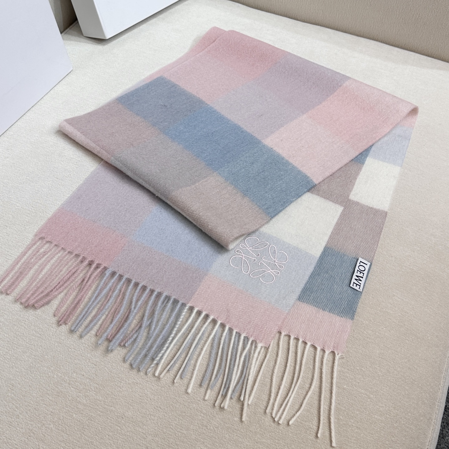 上新❤️2025年 【▪Loewe · 罗意威️难得一见的温柔配色，低调又不失优雅❗️】重点推荐，loe