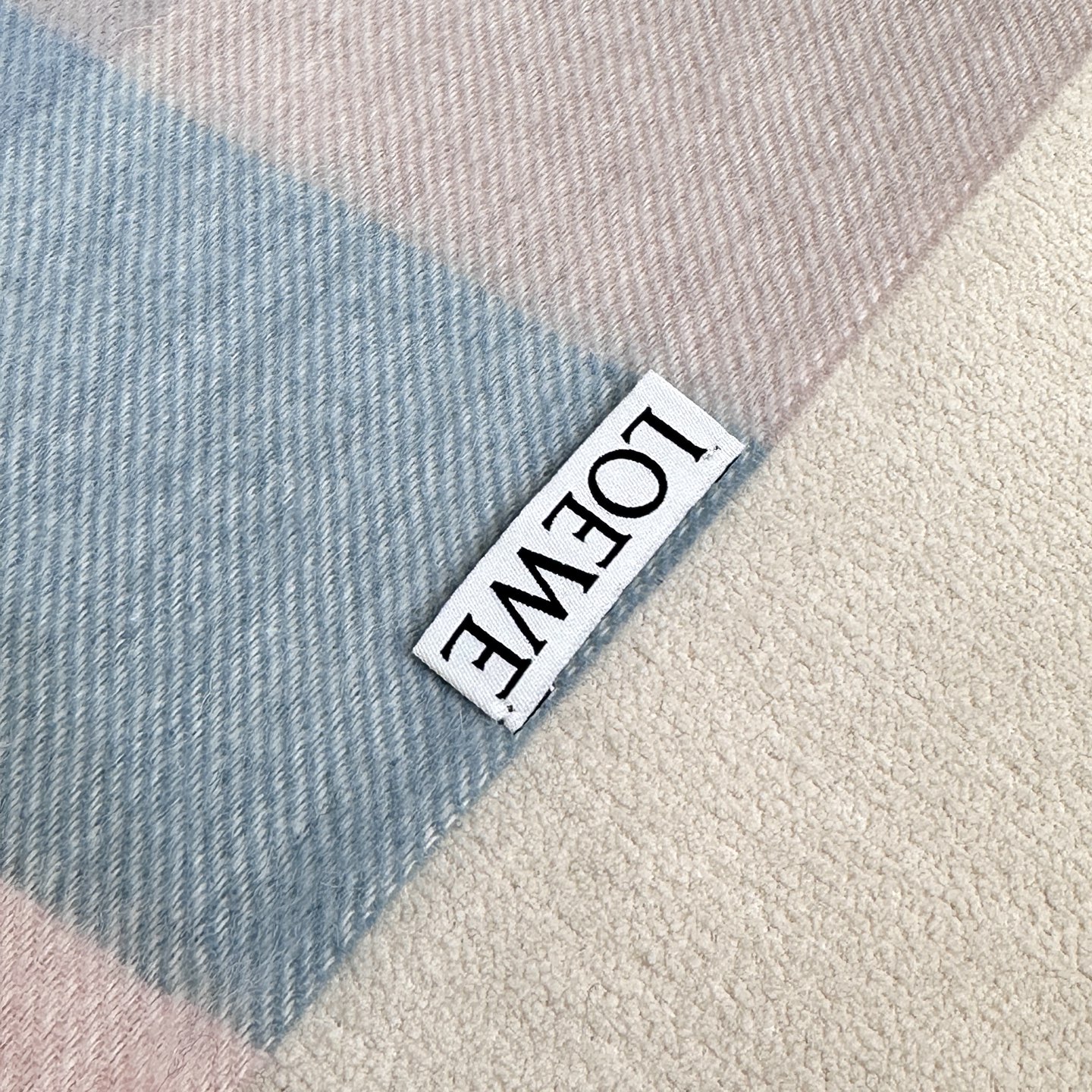 上新❤️2025年 【▪Loewe · 罗意威️难得一见的温柔配色，低调又不失优雅❗️】重点推荐，loe