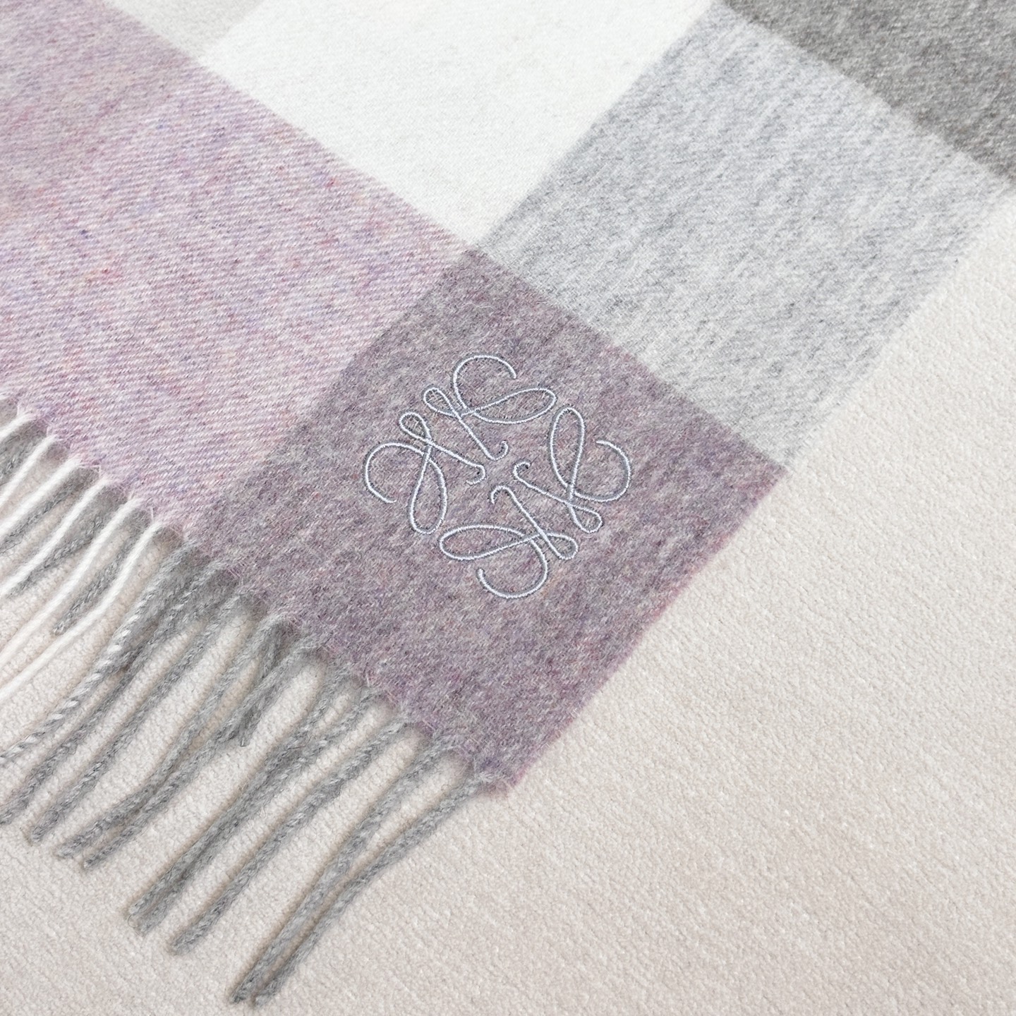 上新❤️2025年 【▪Loewe · 罗意威️难得一见的温柔配色，低调又不失优雅❗️】重点推荐，loe