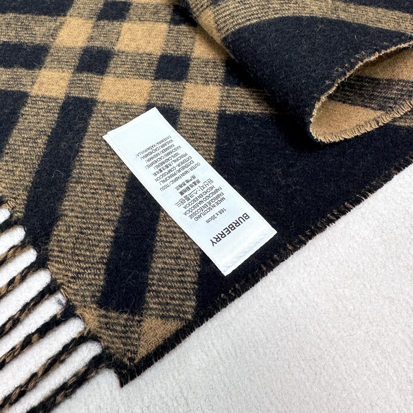 2026怒推走量新款🎊巴宝莉官网最新款💥 100%顶级双面山羊绒材质。非常保暖👑 柔软亲肤，不扎脖😍经典