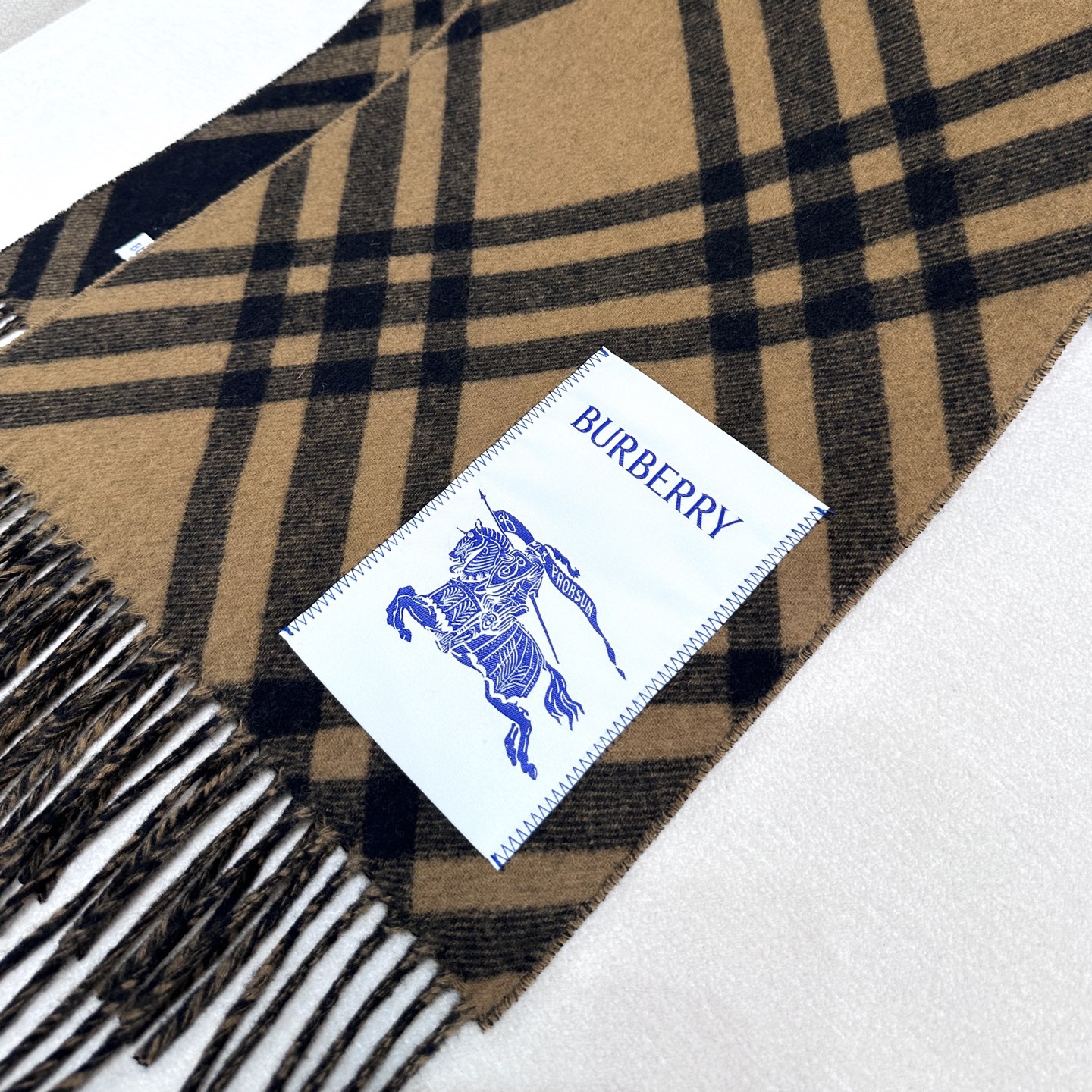 2026怒推走量新款🎊巴宝莉官网最新款💥 100%顶级双面山羊绒材质。非常保暖👑 柔软亲肤，不扎脖😍经典