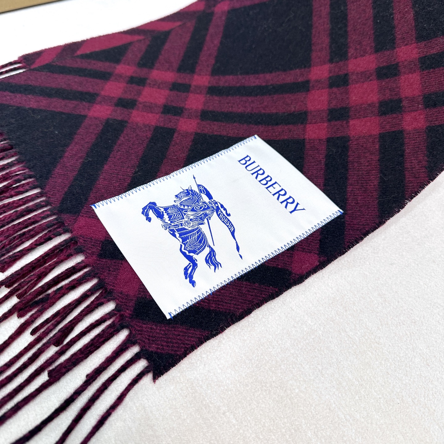 2026怒推走量新款🎊巴宝莉官网最新款💥 100%顶级双面山羊绒材质。非常保暖👑 柔软亲肤，不扎脖😍经典