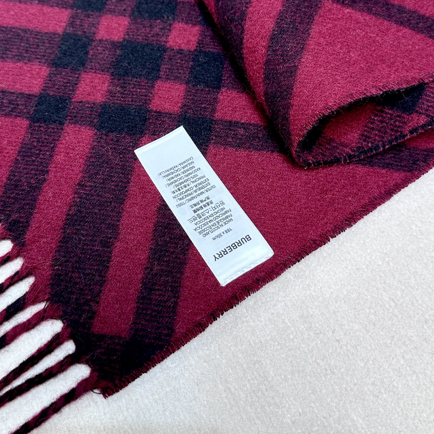 2026怒推走量新款🎊巴宝莉官网最新款💥 100%顶级双面山羊绒材质。非常保暖👑 柔软亲肤，不扎脖😍经典