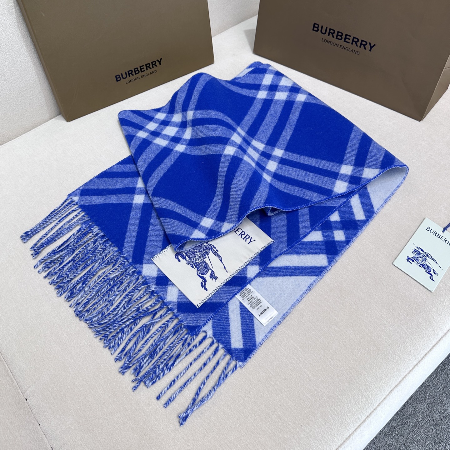 2026怒推走量新款🎊巴宝莉官网最新款💥 100%顶级双面山羊绒材质。非常保暖👑 柔软亲肤，不扎脖😍经典