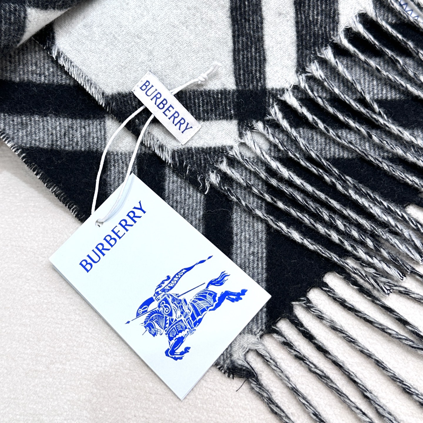 2026怒推走量新款🎊巴宝莉官网最新款💥 100%顶级双面山羊绒材质。非常保暖👑 柔软亲肤，不扎脖😍经典