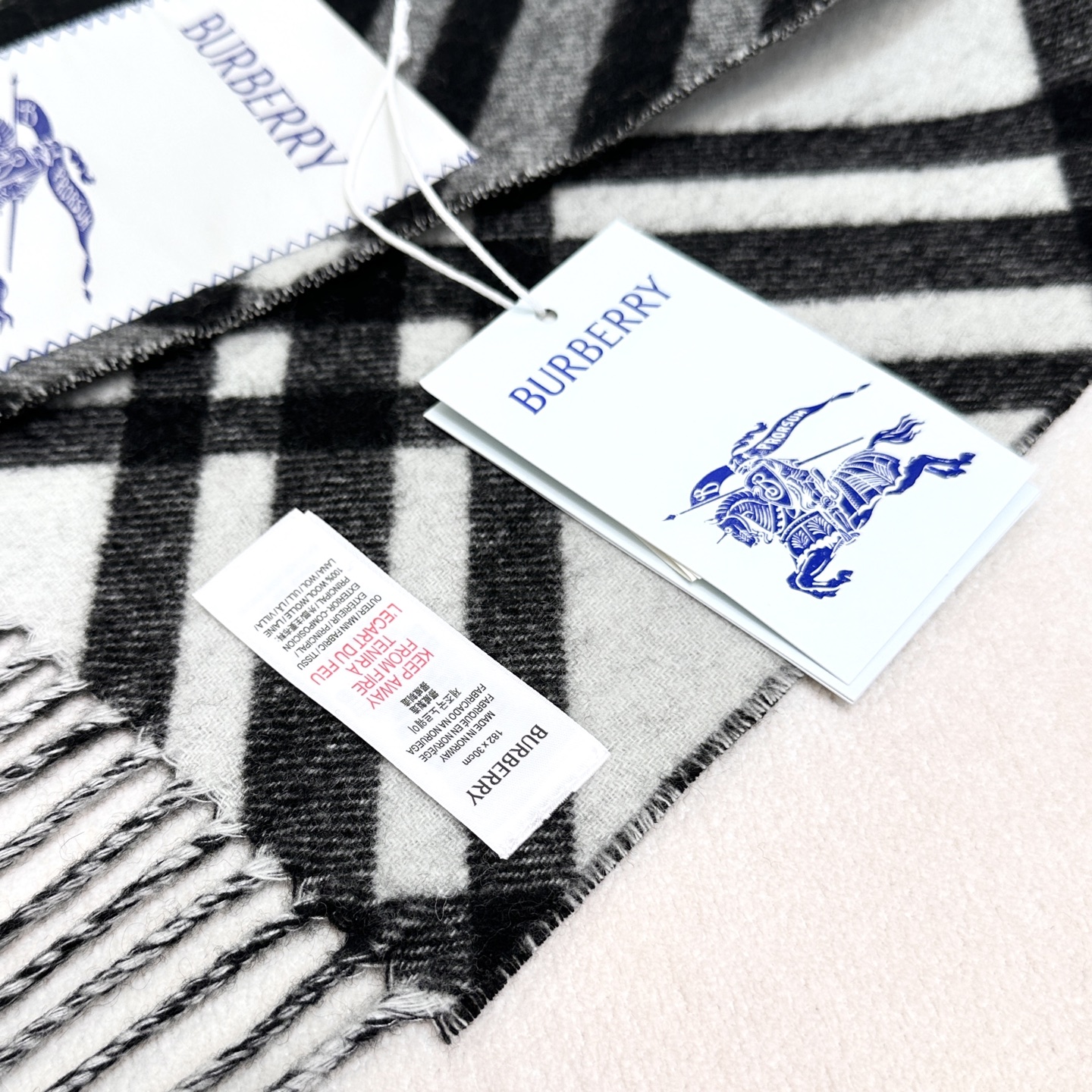 2026怒推走量新款🎊巴宝莉官网最新款💥 100%顶级双面山羊绒材质。非常保暖👑 柔软亲肤，不扎脖😍经典