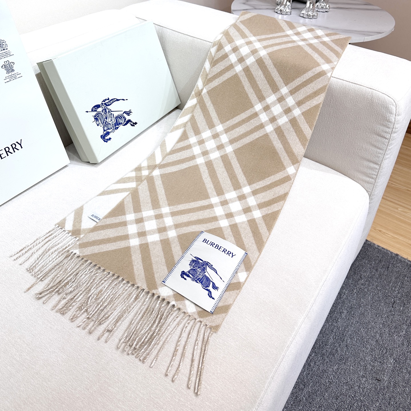 2026怒推走量新款🎊巴宝莉官网最新款💥 100%顶级双面山羊绒材质。非常保暖👑 柔软亲肤，不扎脖😍经典