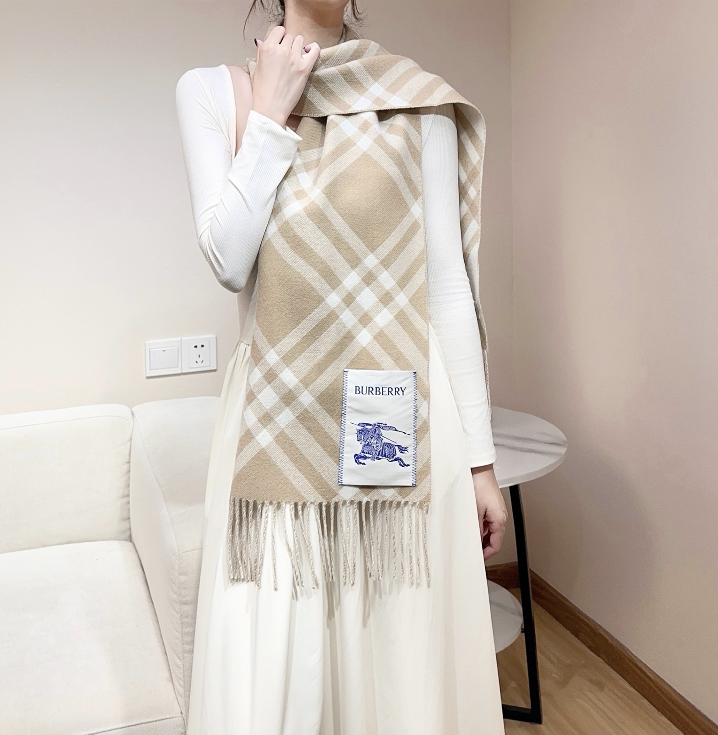 2026怒推走量新款🎊巴宝莉官网最新款💥 100%顶级双面山羊绒材质。非常保暖👑 柔软亲肤，不扎脖😍经典