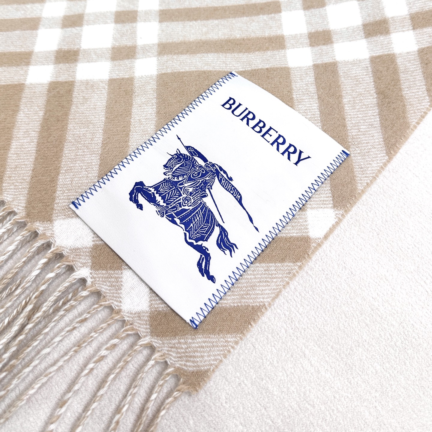 2026怒推走量新款🎊巴宝莉官网最新款💥 100%顶级双面山羊绒材质。非常保暖👑 柔软亲肤，不扎脖😍经典