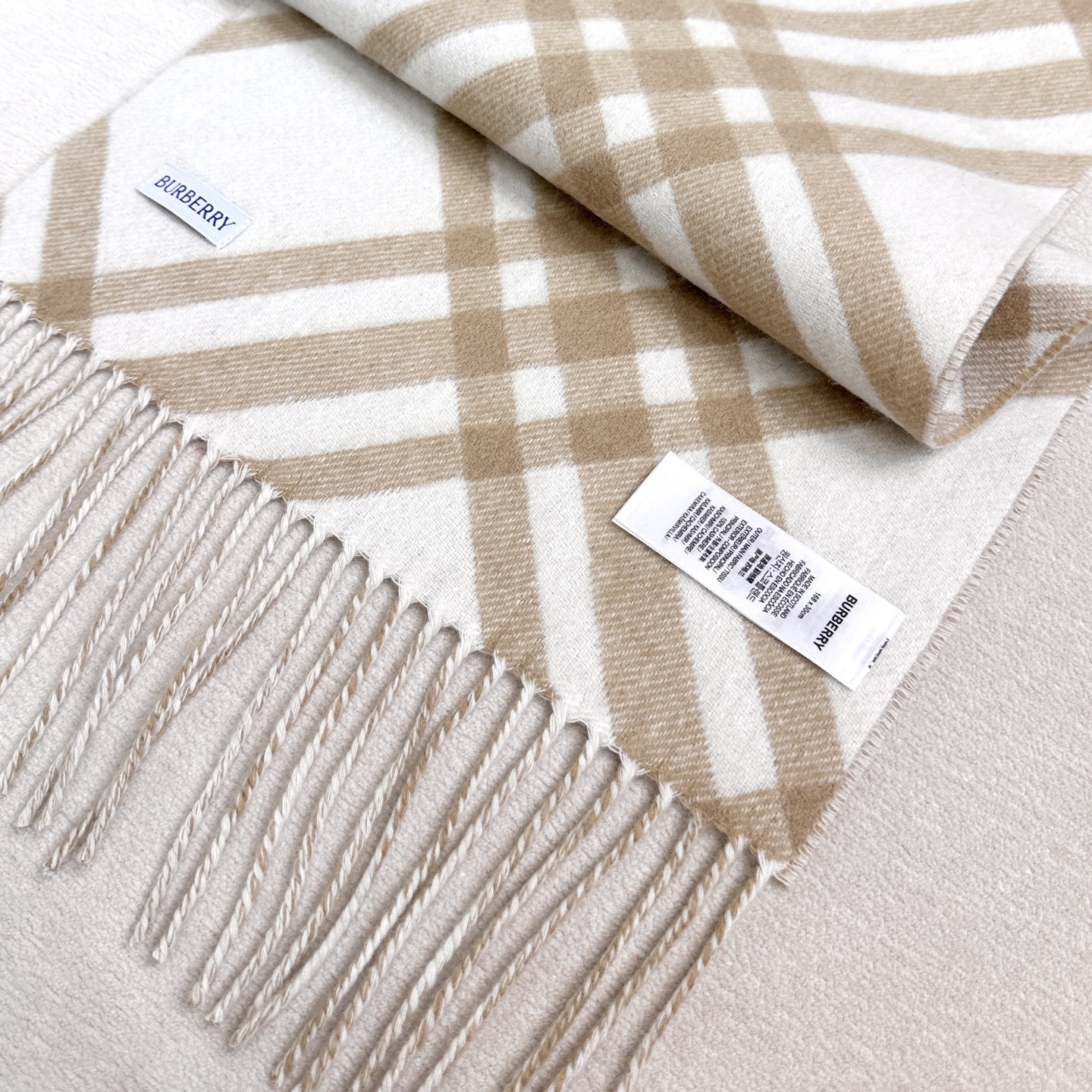 2026怒推走量新款🎊巴宝莉官网最新款💥 100%顶级双面山羊绒材质。非常保暖👑 柔软亲肤，不扎脖😍经典