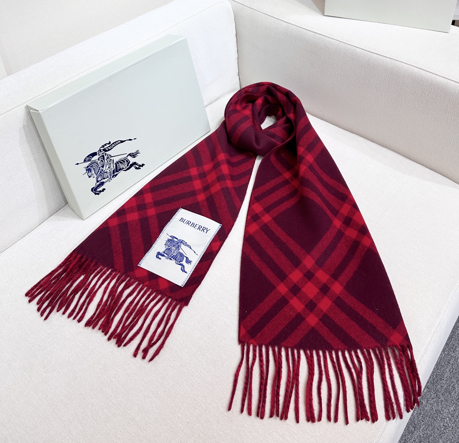 2026怒推走量新款🎊巴宝莉官网最新款💥 100%顶级双面山羊绒材质。非常保暖👑 柔软亲肤，不扎脖😍经典