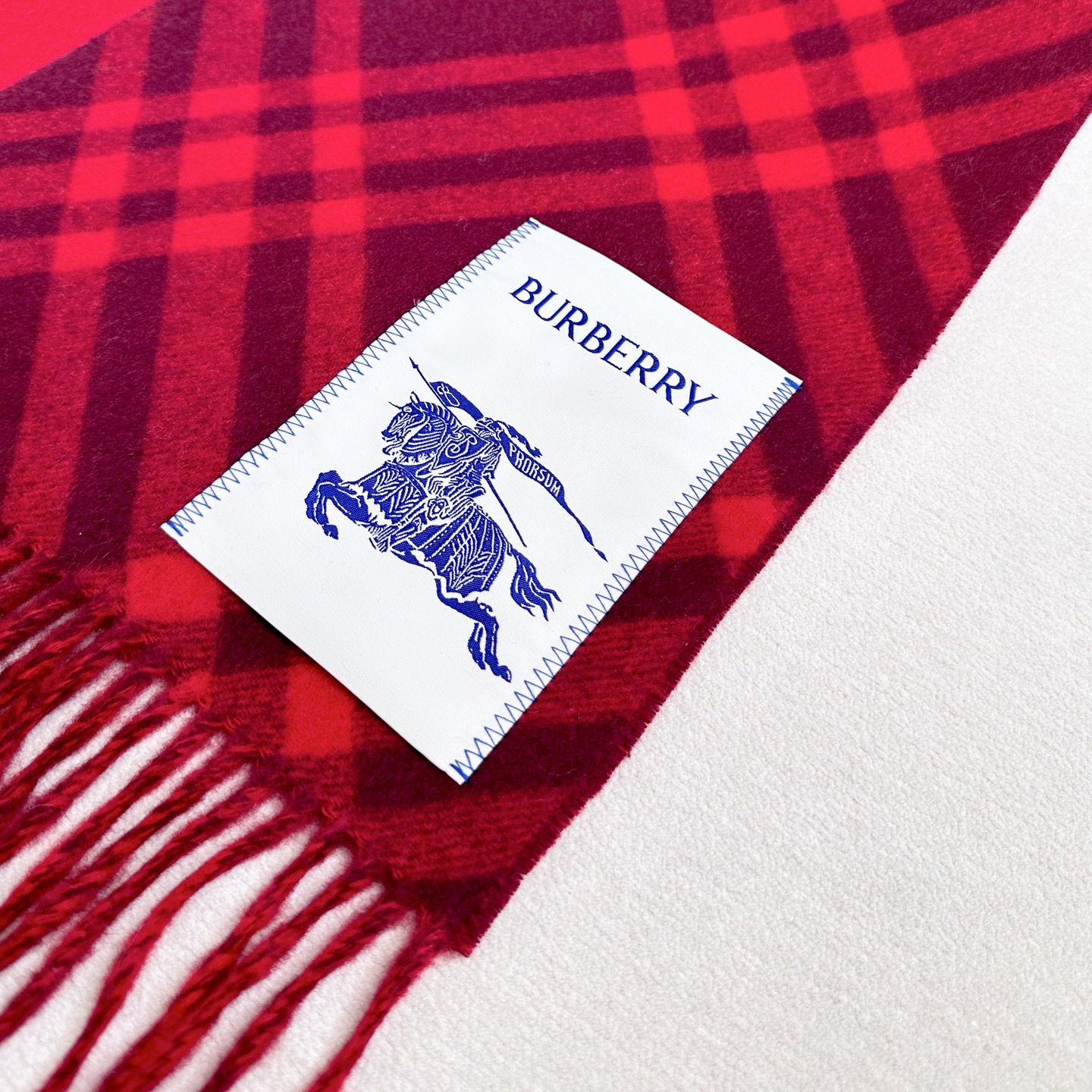 2026怒推走量新款🎊巴宝莉官网最新款💥 100%顶级双面山羊绒材质。非常保暖👑 柔软亲肤，不扎脖😍经典