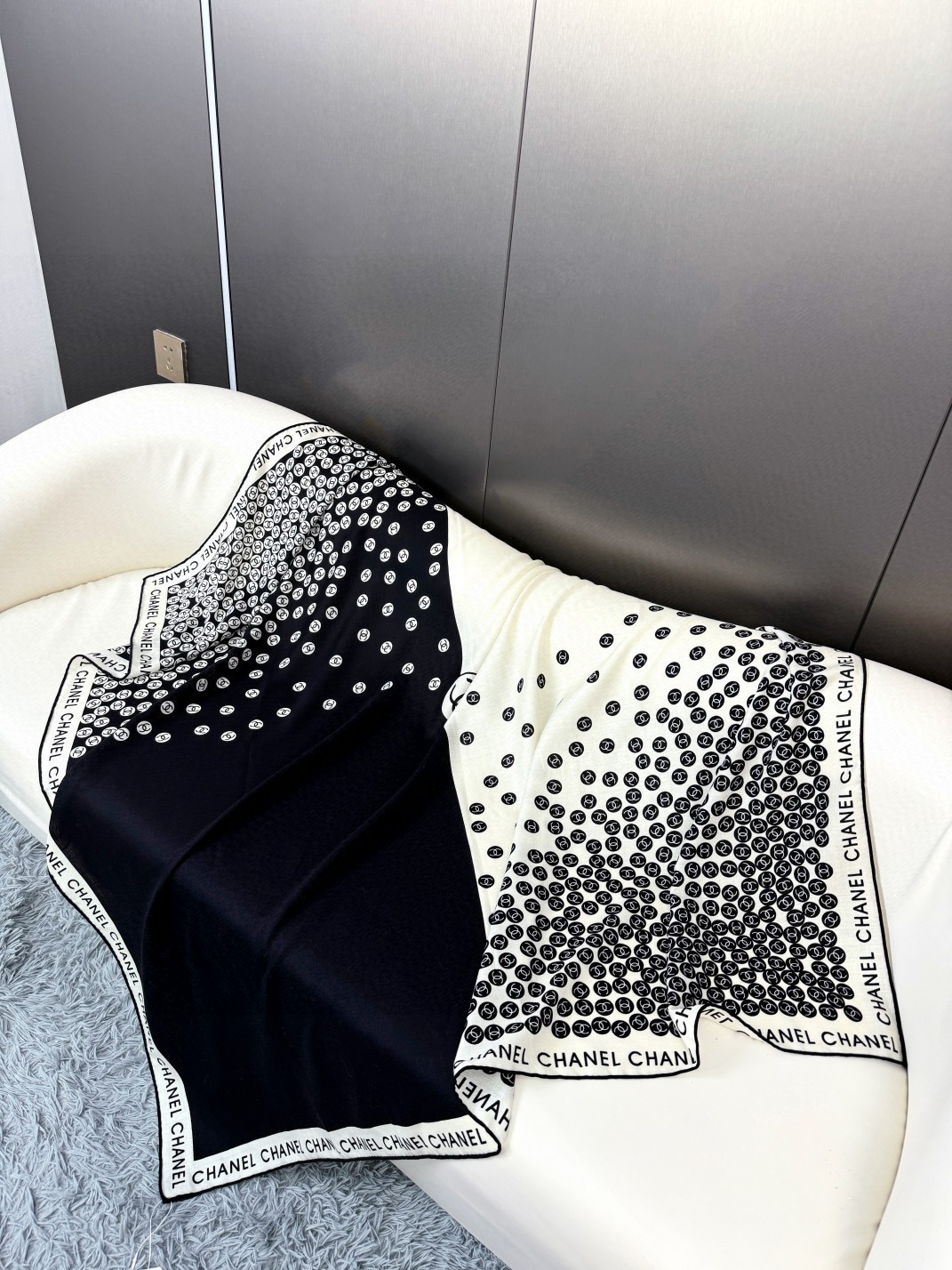 2025年专柜同步上新𝐂𝐡𝐚𝐧𝐞𝐥 • ℕ𝕖𝕨《元气泡泡》【双面同色】Size：140*140cm 70