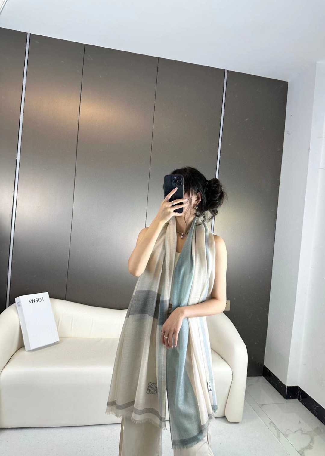 👑👑罗意威【LW轻盈格纹长巾】很幸运拿到這个品牌的东西，真的不多见，很少在国內做订单，款式真的少的可怜❗