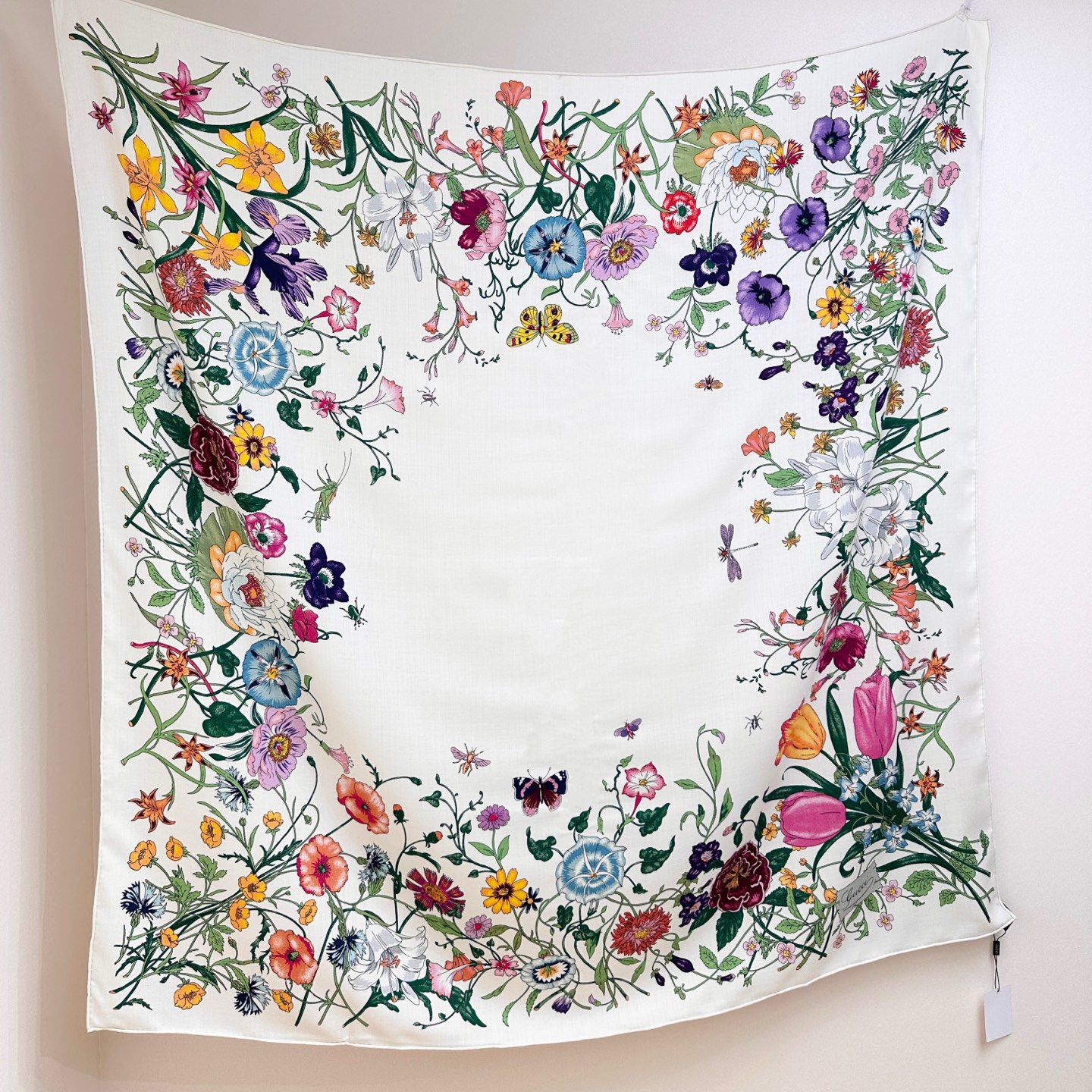 ❤️新Gucci双面同色花卉羊绒围巾~超级抬气色！高级女人味！】羊绒围巾也能这么美！！！Gucci这款双