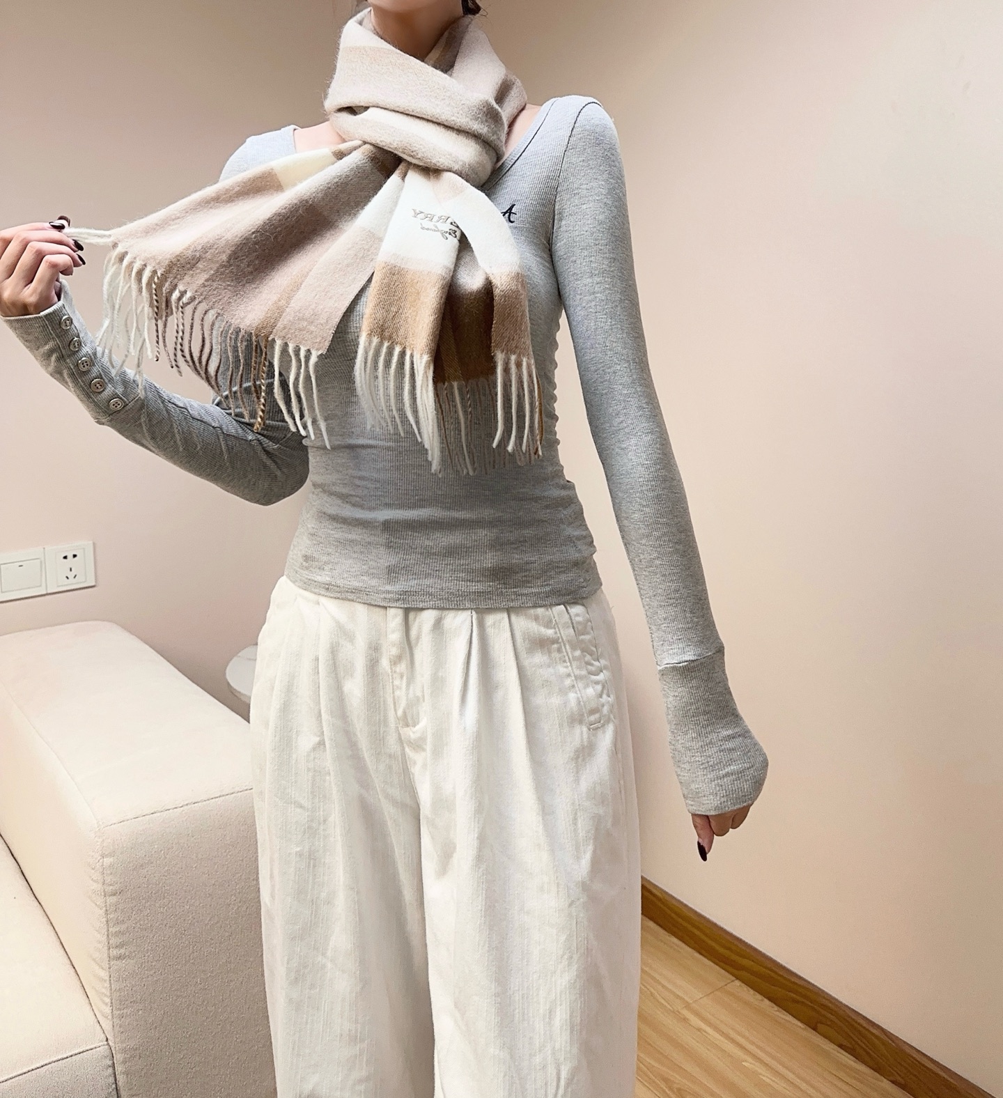 上新❤️百分之百山羊绒！2025年巴宝利难得的高端男女土围巾~面料大爱，非常柔软细腻舒服‼大气简约，超级