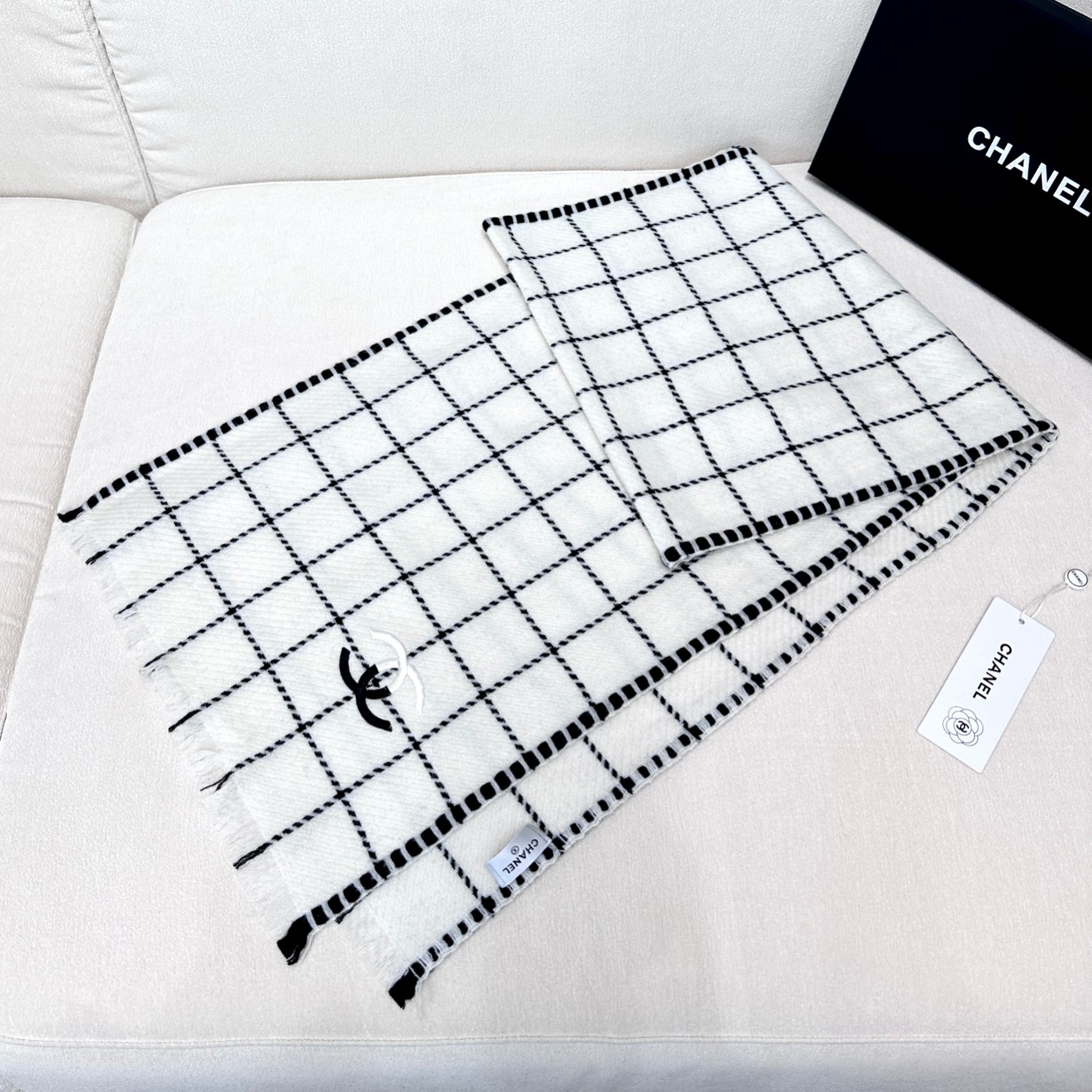 Chanel香奈儿🌾系列货 专供viP产品 ♥顶级苏格兰进口羊绒 纹路织法使围巾赋有弹性且柔软亲肤 🤩🤩