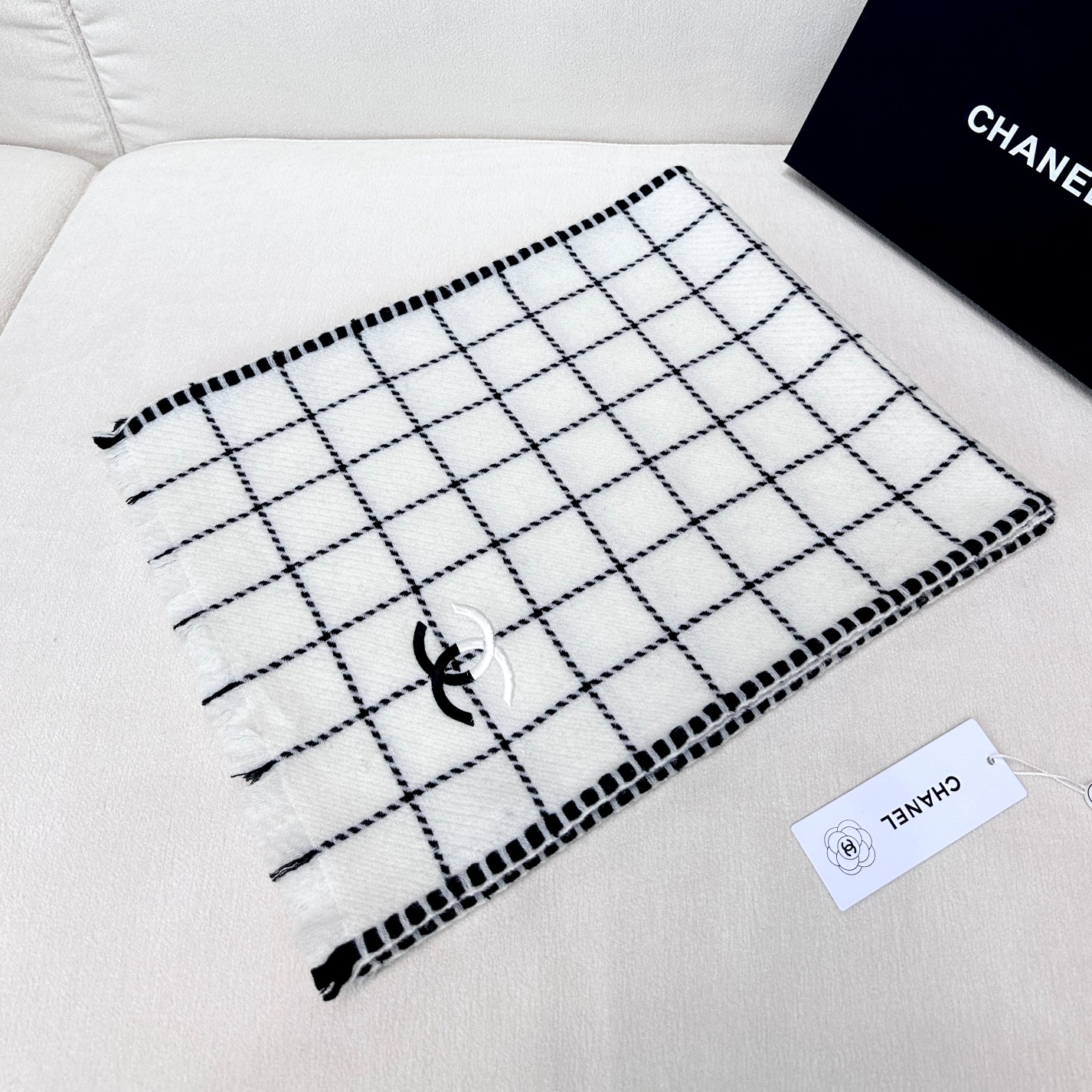 Chanel香奈儿🌾系列货 专供viP产品 ♥顶级苏格兰进口羊绒 纹路织法使围巾赋有弹性且柔软亲肤 🤩🤩