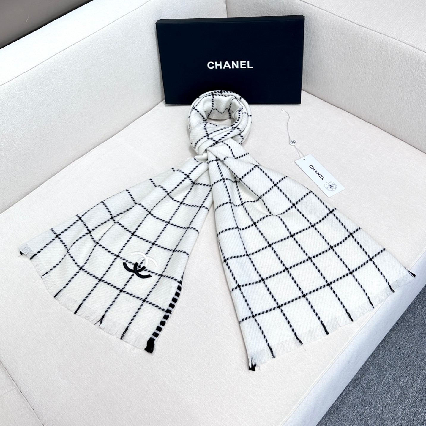 Chanel香奈儿🌾系列货 专供viP产品 ♥顶级苏格兰进口羊绒 纹路织法使围巾赋有弹性且柔软亲肤 🤩🤩