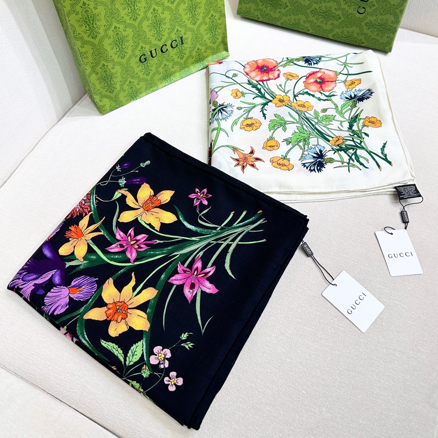 ❤️新Gucci双面同色花卉羊绒围巾~超级抬气色！高级女人味！】羊绒围巾也能这么美！！！Gucci这款双