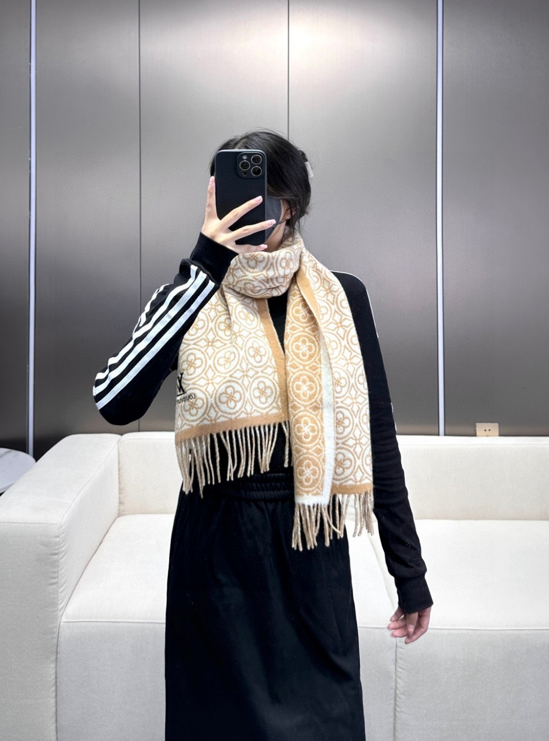 🌾Lv爆款经典四叶草🍀双面提花爆款围巾🧣！！！非常百搭的一款，搭配大衣，毛衣都非常高级，尺寸刚刚好，及保