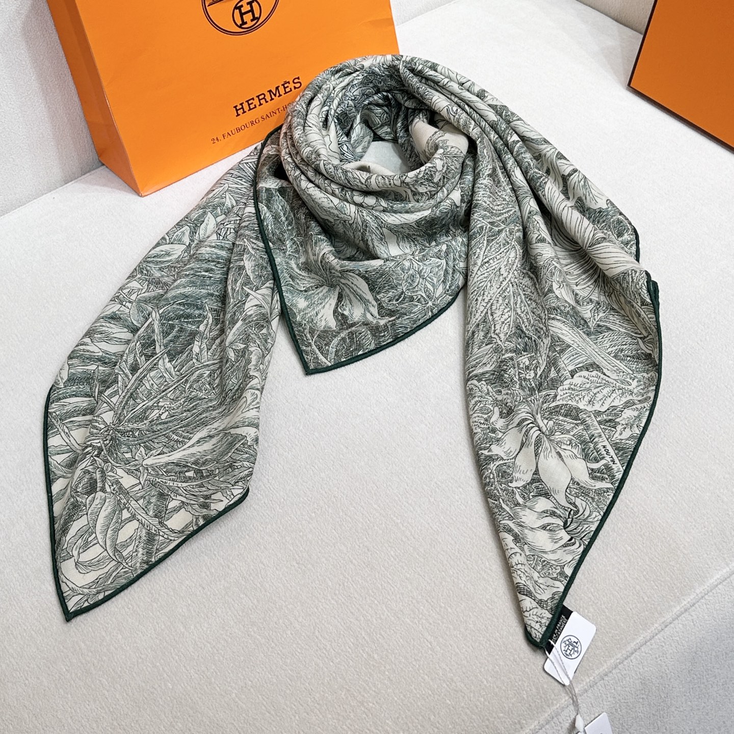 【双面同色 丝毛款】羊绒新款 买了都说好看‼️推荐💕【巴勒莫植物园 140】羊绒方巾‼️H家ZG爆款🎁💟