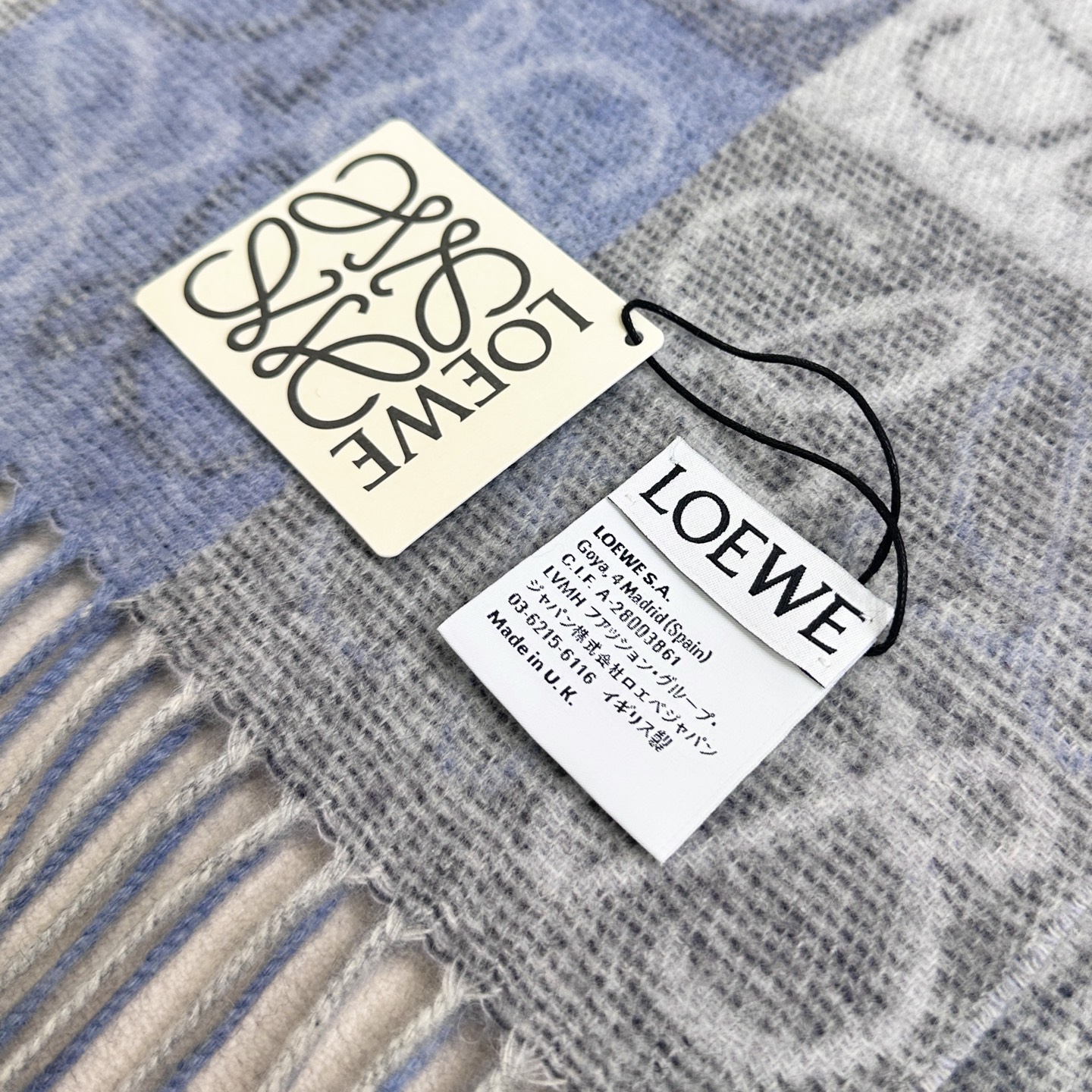 原单品质(性价比超高)𝐋𝐨𝐞𝐰𝐞 最。爆款！双面棋格围巾 三色Size：180x40cm 90%羊毛10