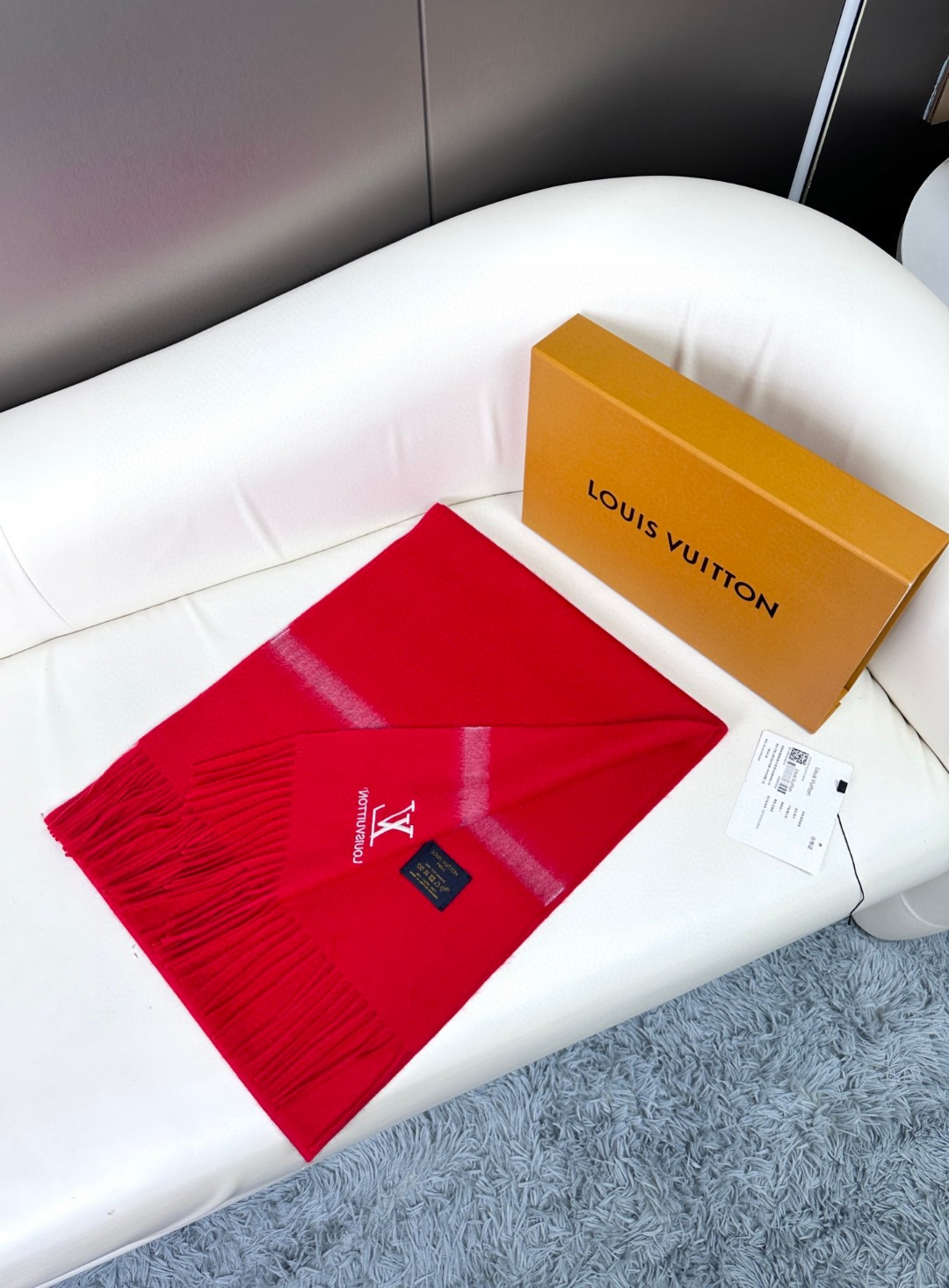 过年红到！男女通用！ 【Lv🌾怒赞爆推的时尚单品，温柔配色，超级迷恋❗️气质低调恬静又不失优雅❗️】重点