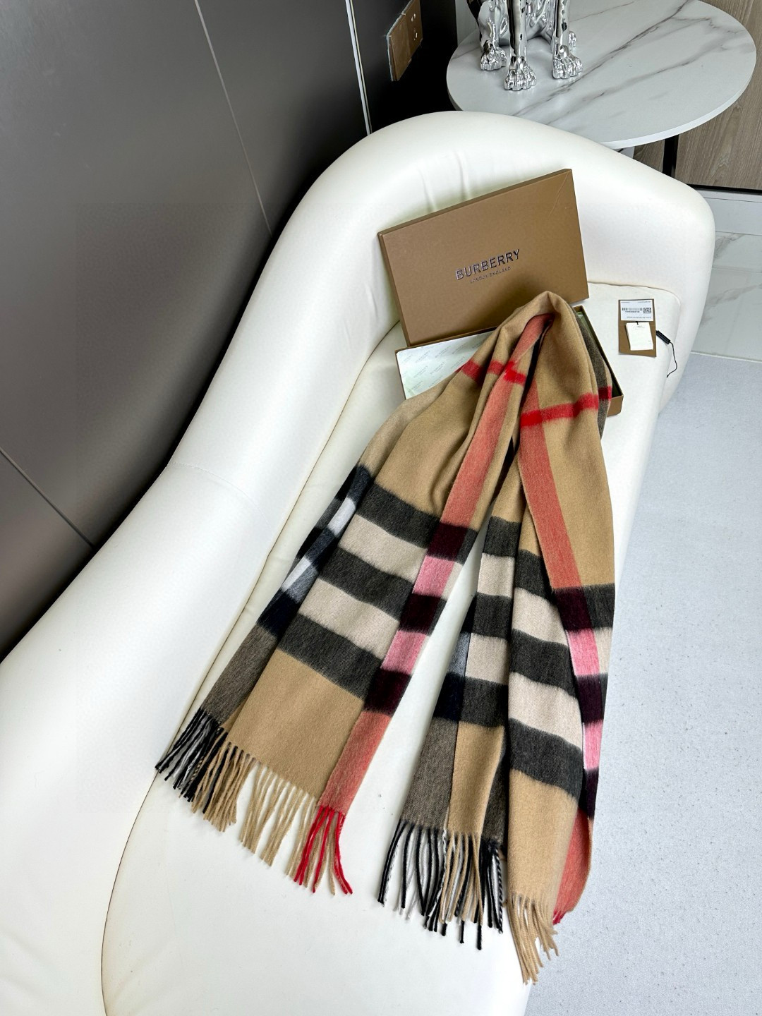 Burberry 巴宝莉 大格子大披肩 人手 最新小白标～吊牌齐全 非市场便宜货