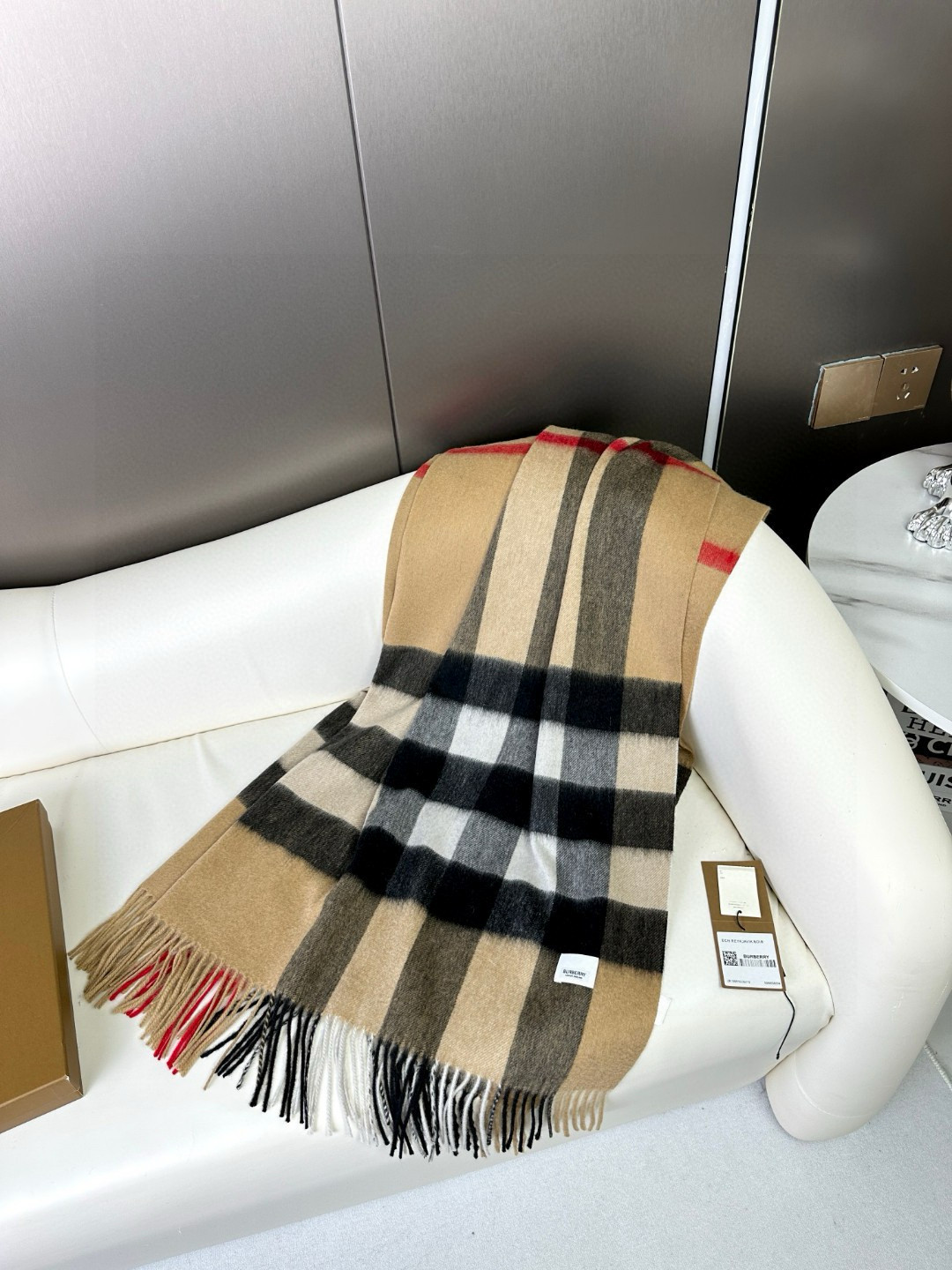 Burberry 巴宝莉 大格子大披肩 人手 最新小白标～吊牌齐全 非市场便宜货