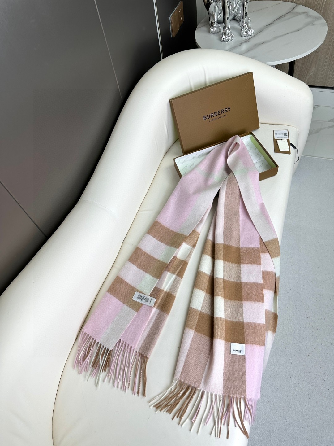 Burberry 巴宝莉 大格子大披肩 人手 最新小白标～吊牌齐全 非市场便宜货