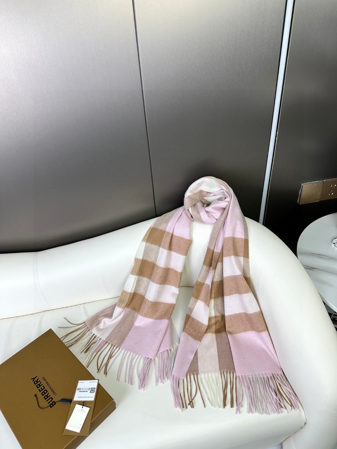 Burberry 巴宝莉 大格子大披肩 人手 最新小白标～吊牌齐全 非市场便宜货