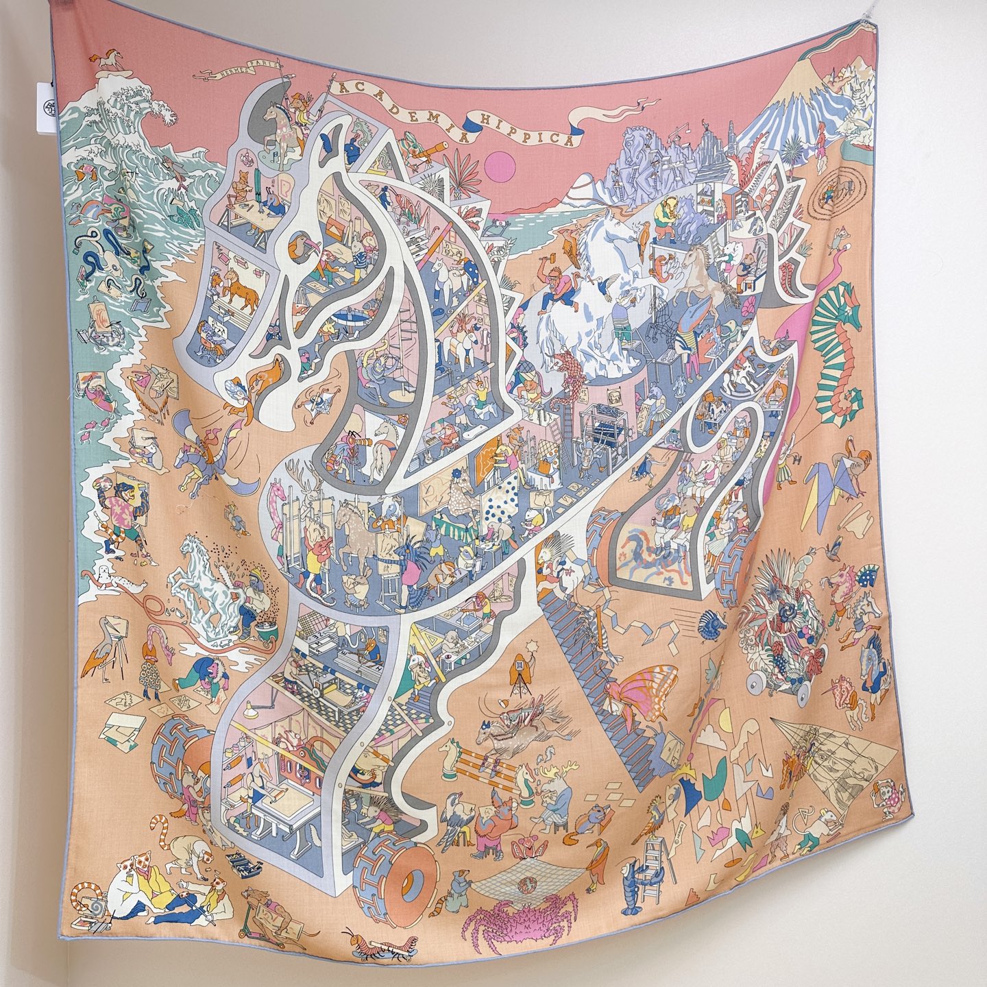 “马术学院”140双面同色丝毛披肩～Hermes 手工卷边丝毛方巾（30%桑蚕丝70%羊毛）这款爱马仕的