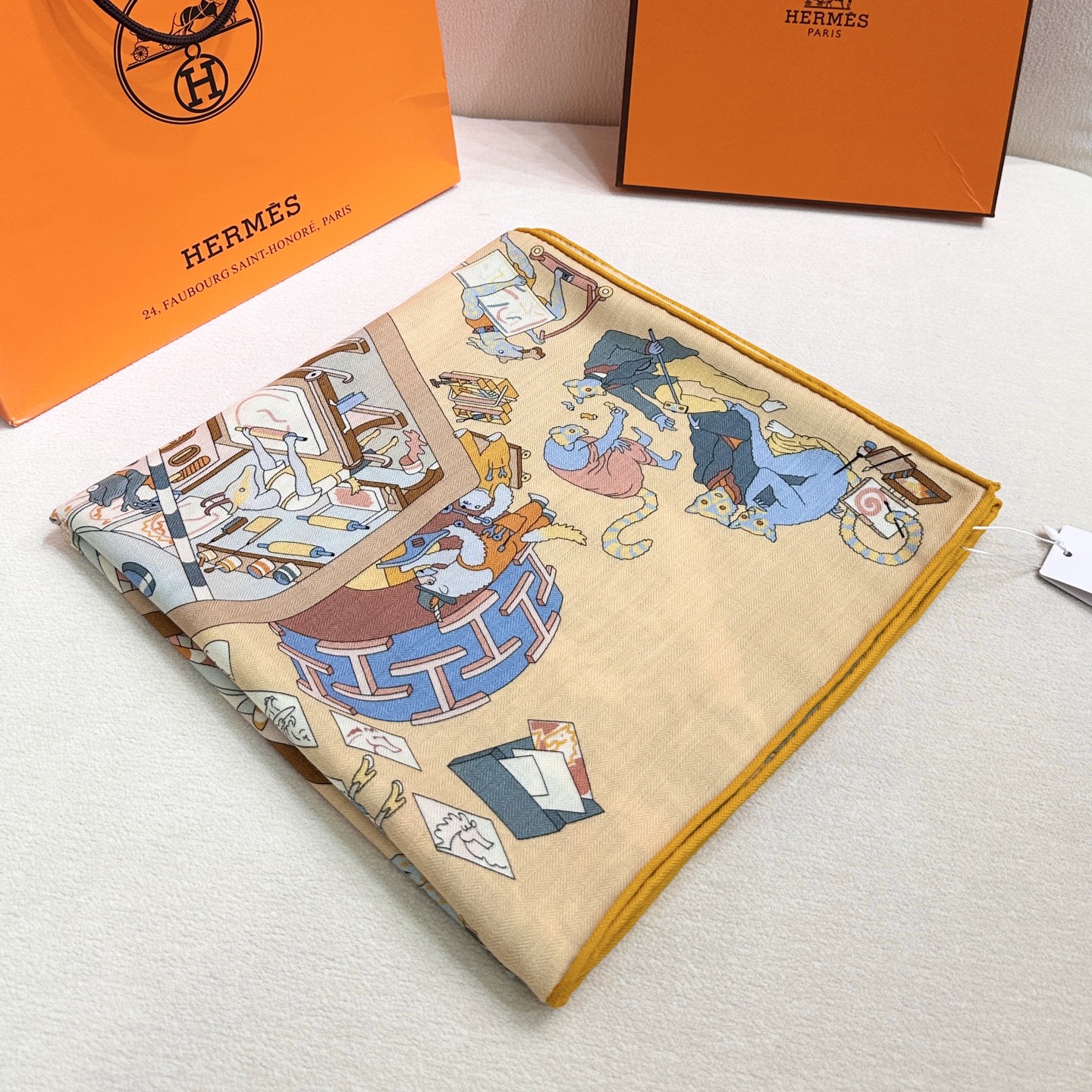 “马术学院”140双面同色丝毛披肩～Hermes 手工卷边丝毛方巾（30%桑蚕丝70%羊毛）这款爱马仕的