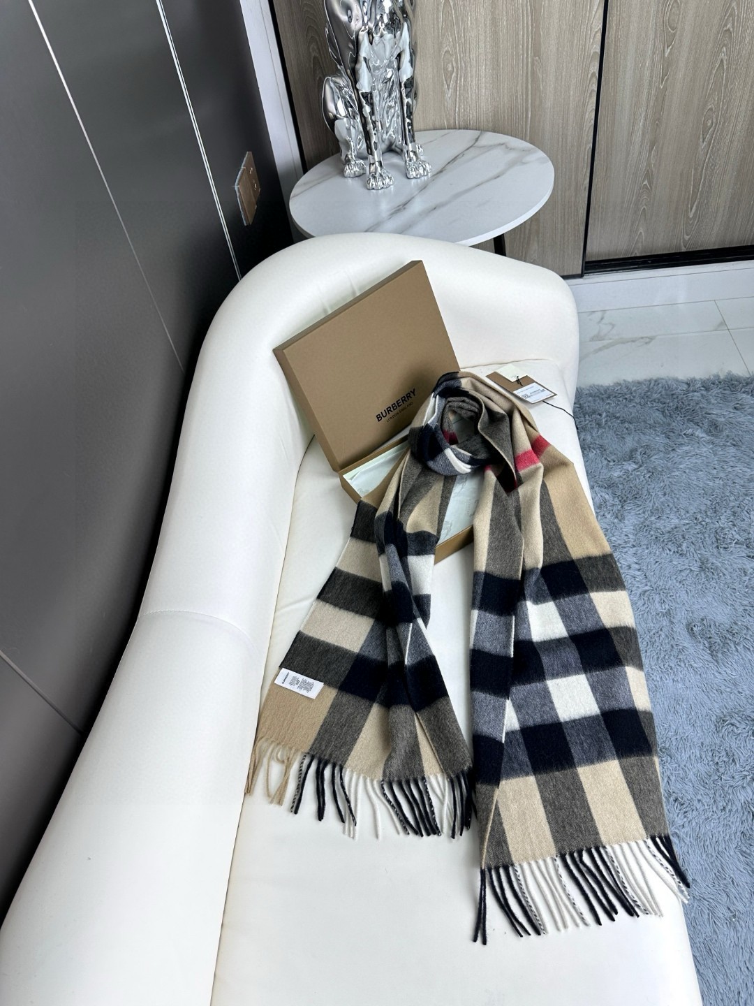 Burberry 王牌口碑burberry深度 羊绒格子围巾‼ 最新品相 目前 都换上了新标 中的