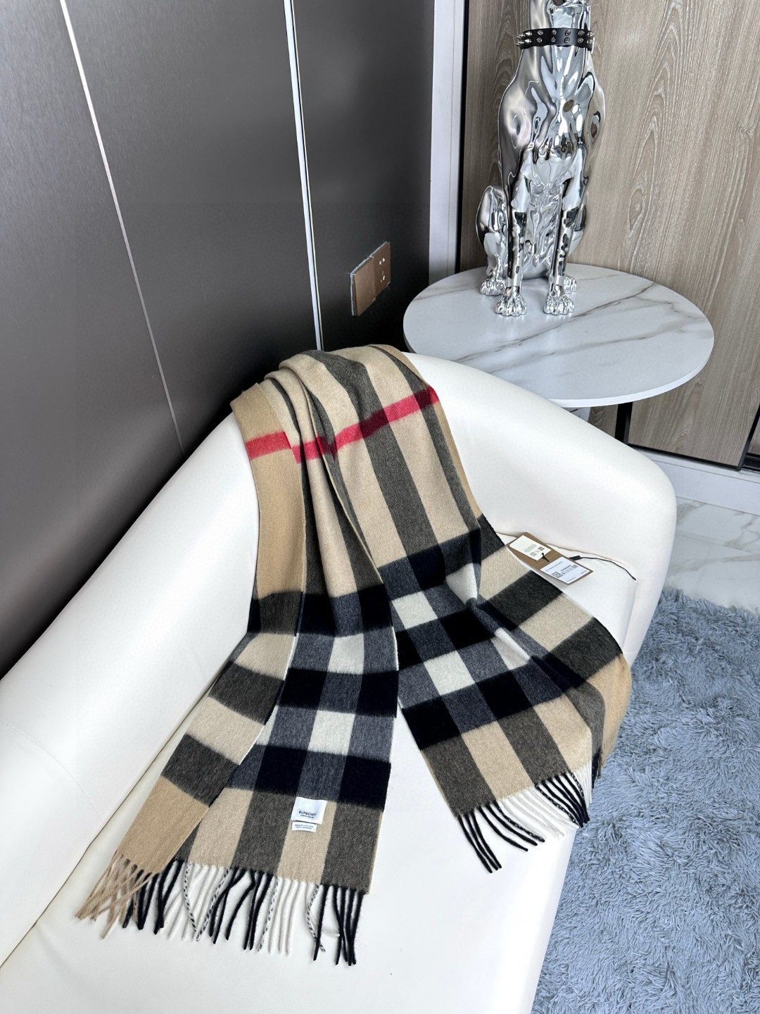 Burberry 王牌口碑burberry深度 羊绒格子围巾‼ 最新品相 目前 都换上了新标 中的