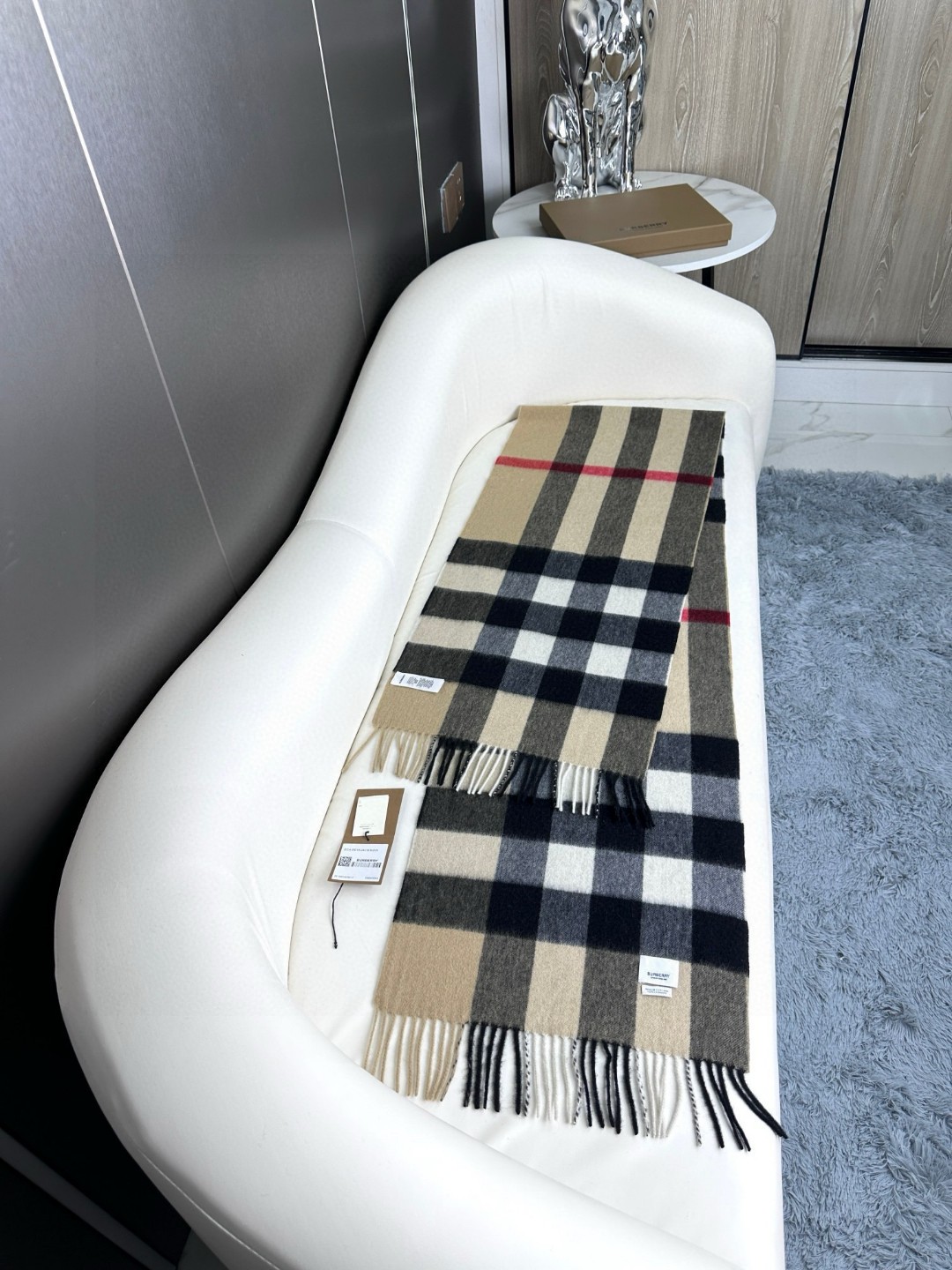Burberry 王牌口碑burberry深度 羊绒格子围巾‼ 最新品相 目前 都换上了新标 中的