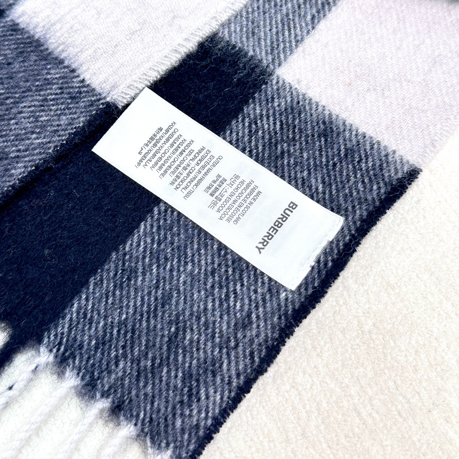 王牌口碑burberry深度经典羊绒格子围巾‼️专柜最新品相，目前专柜都换上了新标👍经典中的经典.全品相