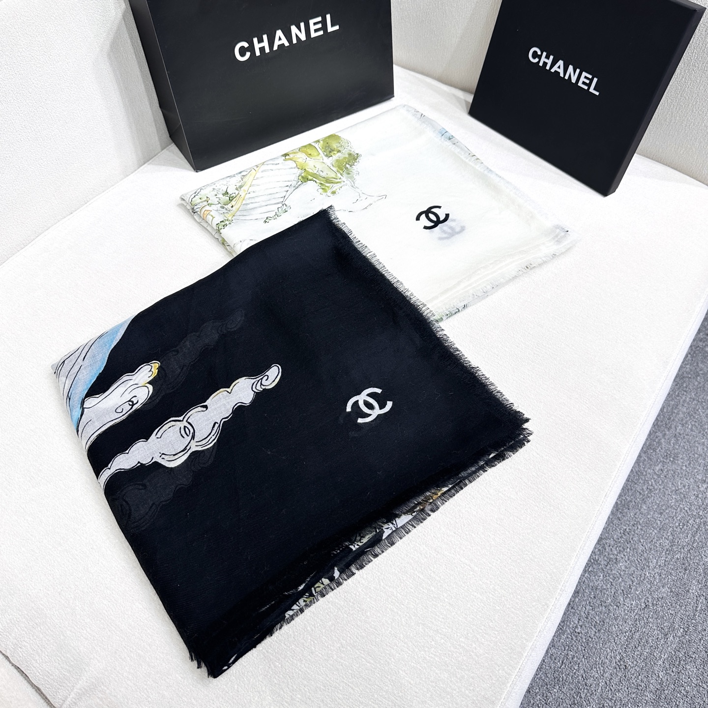 CHANEL 塔尖的单品 ，25秋冬高级手工坊系列作品梦幻而极具电影感，灵感来自嘉柏丽尔·香奈儿收藏的中