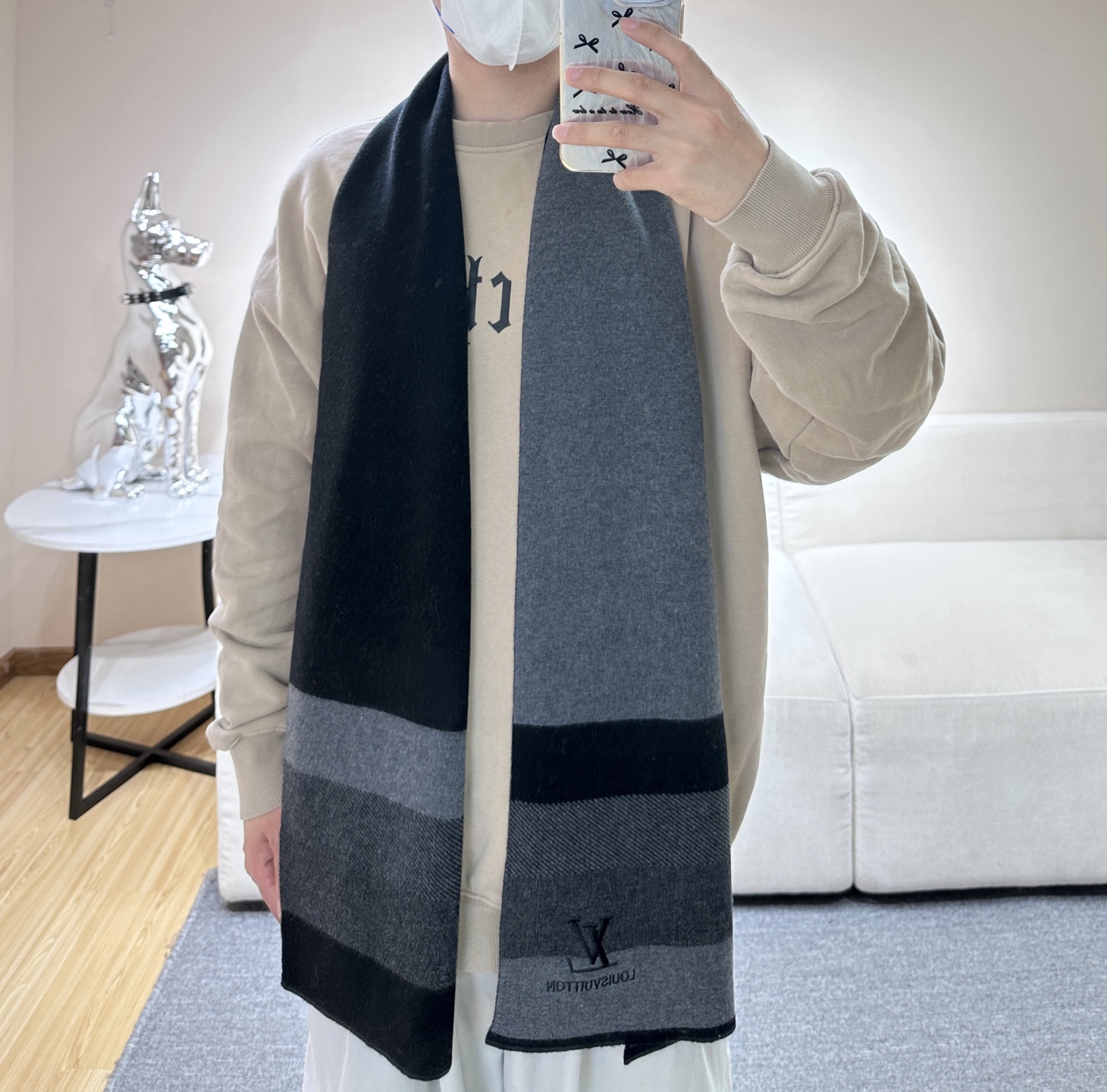 NO:603206,New Year's Eve hot items are here!  [Knitted Stripes] Unisex scarf, low-key color matching makes you more fashionable and high-end. Knitted cashmere classic striped woven scarf is a high-end product. When you get the top design of a fashion brand, you will know that the quality is really great. It is super soft, warm and skin-friendly. This style is currently only available in a few foreign counters. It is really a rare product. Cashmere material 3219860909年Lv爆款到货！【针织条纹】男女通用围巾 ,低调的配色更享得时尚高端,针织羊绒经典条纹编织围巾高尖端产物,时尚大牌的顶尖设计款拿到手你就会明白质量真的超级赞超级柔软保暖亲肤此款目前只有国外几个专柜有货真的是臻品罕见客供羊绒材质32X180cm绝对是手慢无的高端精品高版本围巾,高版本围巾,louis vuitton,scarf