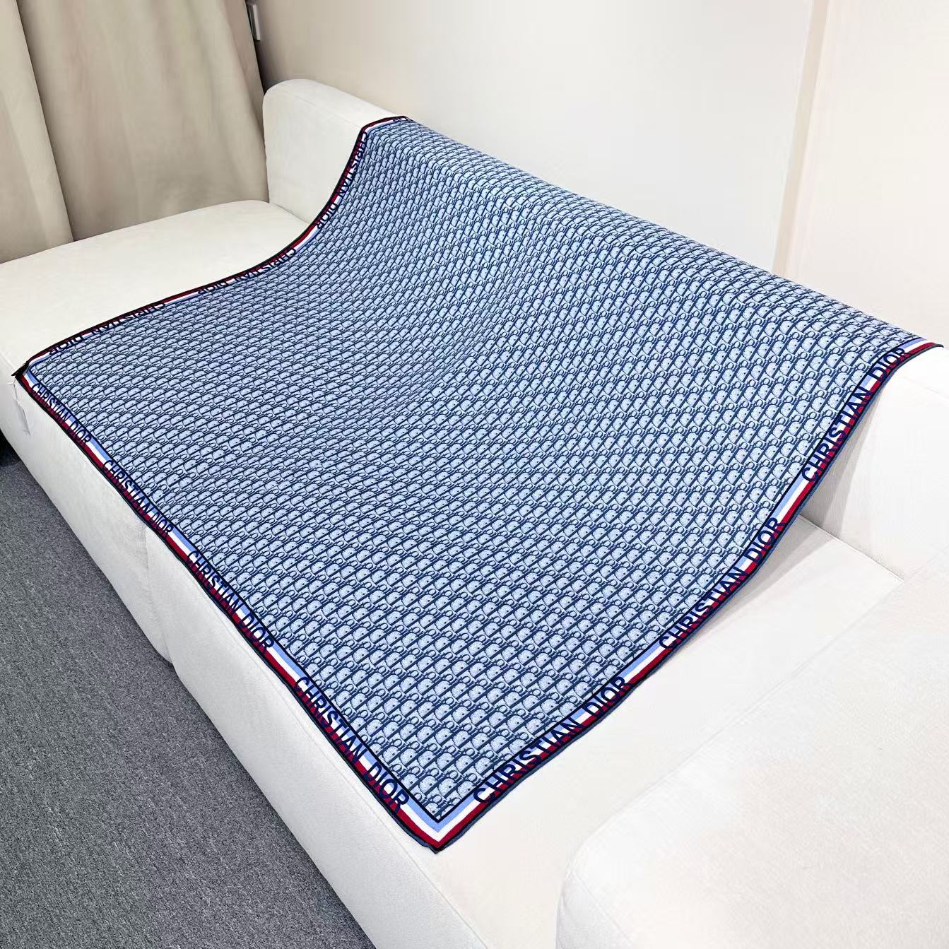 Dior最最新的专柜主打款【D边框老花140】 💟 度假及日常都非常好搭配的款😍订单私流 】一看到就想去