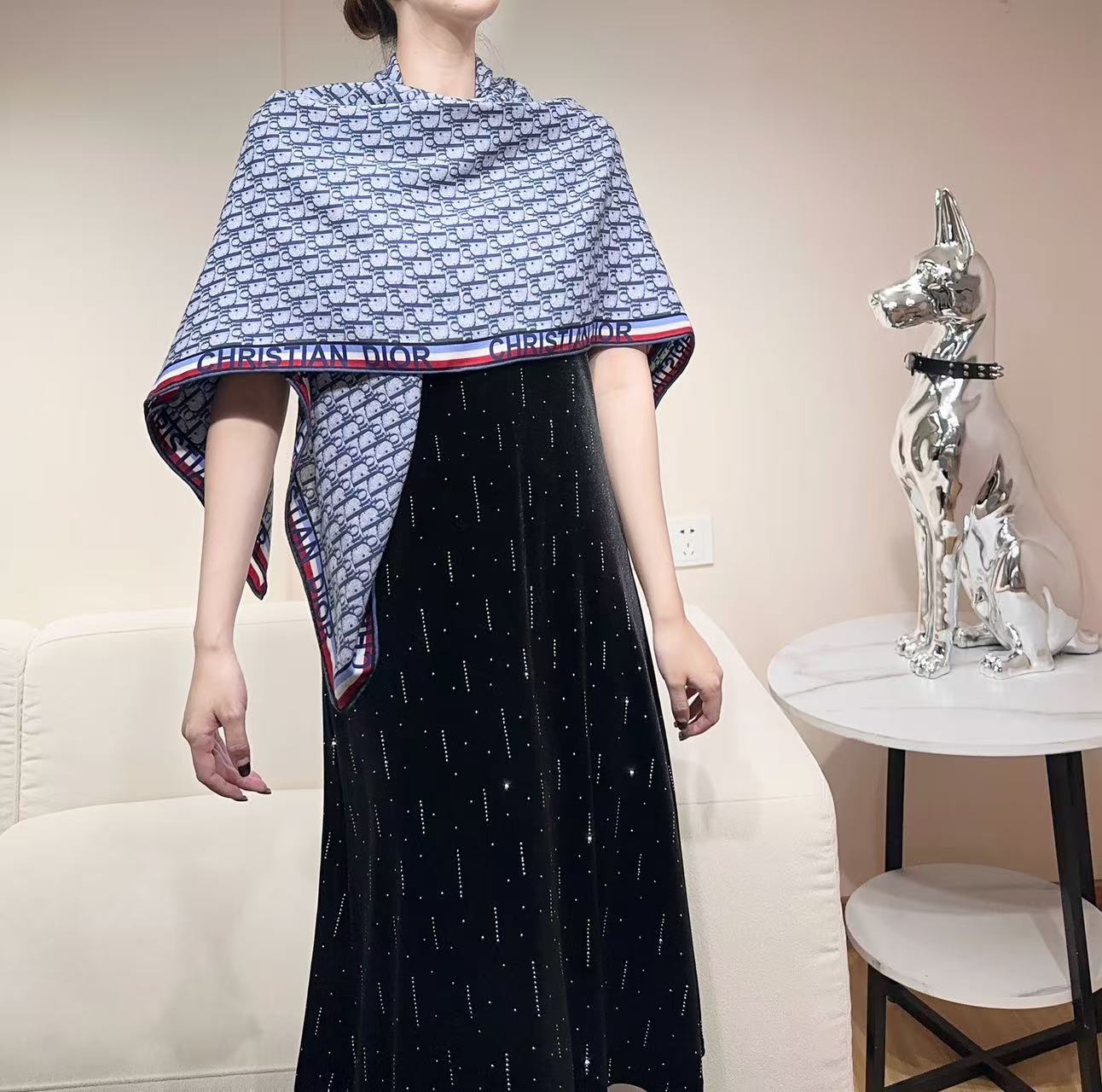 Dior最最新的专柜主打款【D边框老花140】 💟 度假及日常都非常好搭配的款😍订单私流 】一看到就想去