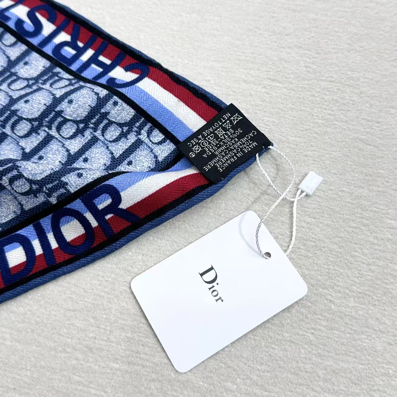 Dior最最新的专柜主打款【D边框老花140】 💟 度假及日常都非常好搭配的款😍订单私流 】一看到就想去