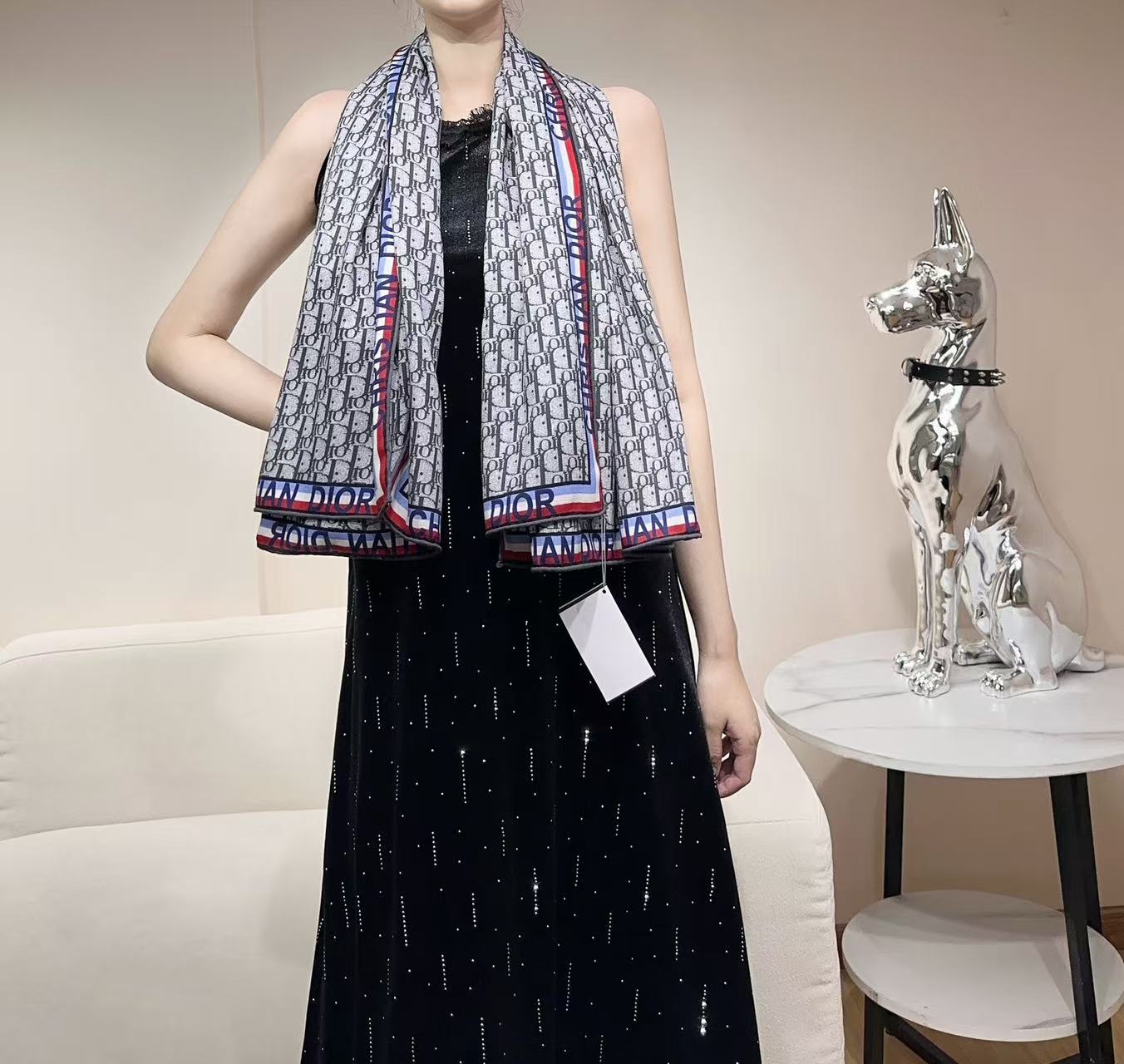 Dior最最新的专柜主打款【D边框老花140】 💟 度假及日常都非常好搭配的款😍订单私流 】一看到就想去