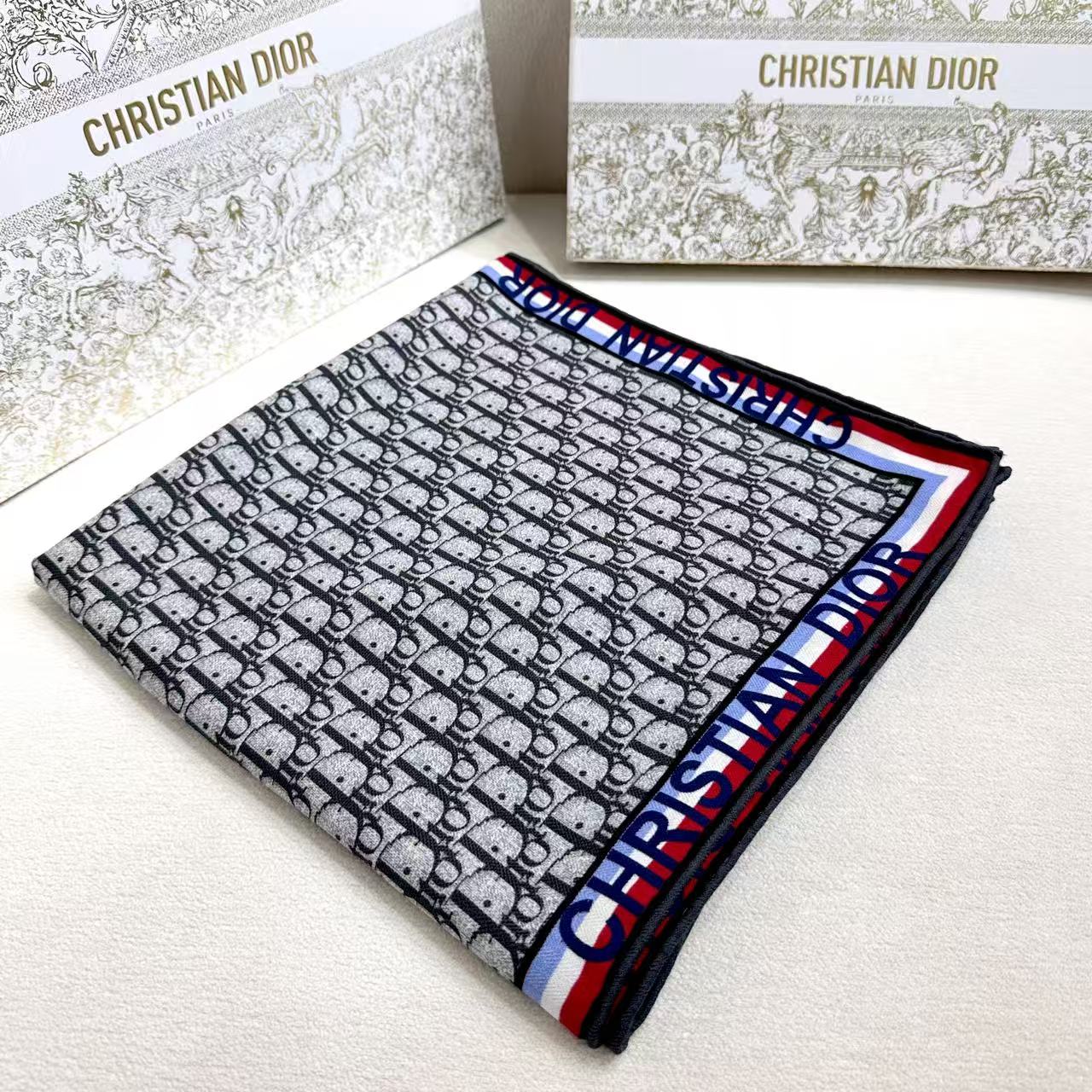 Dior最最新的专柜主打款【D边框老花140】 💟 度假及日常都非常好搭配的款😍订单私流 】一看到就想去