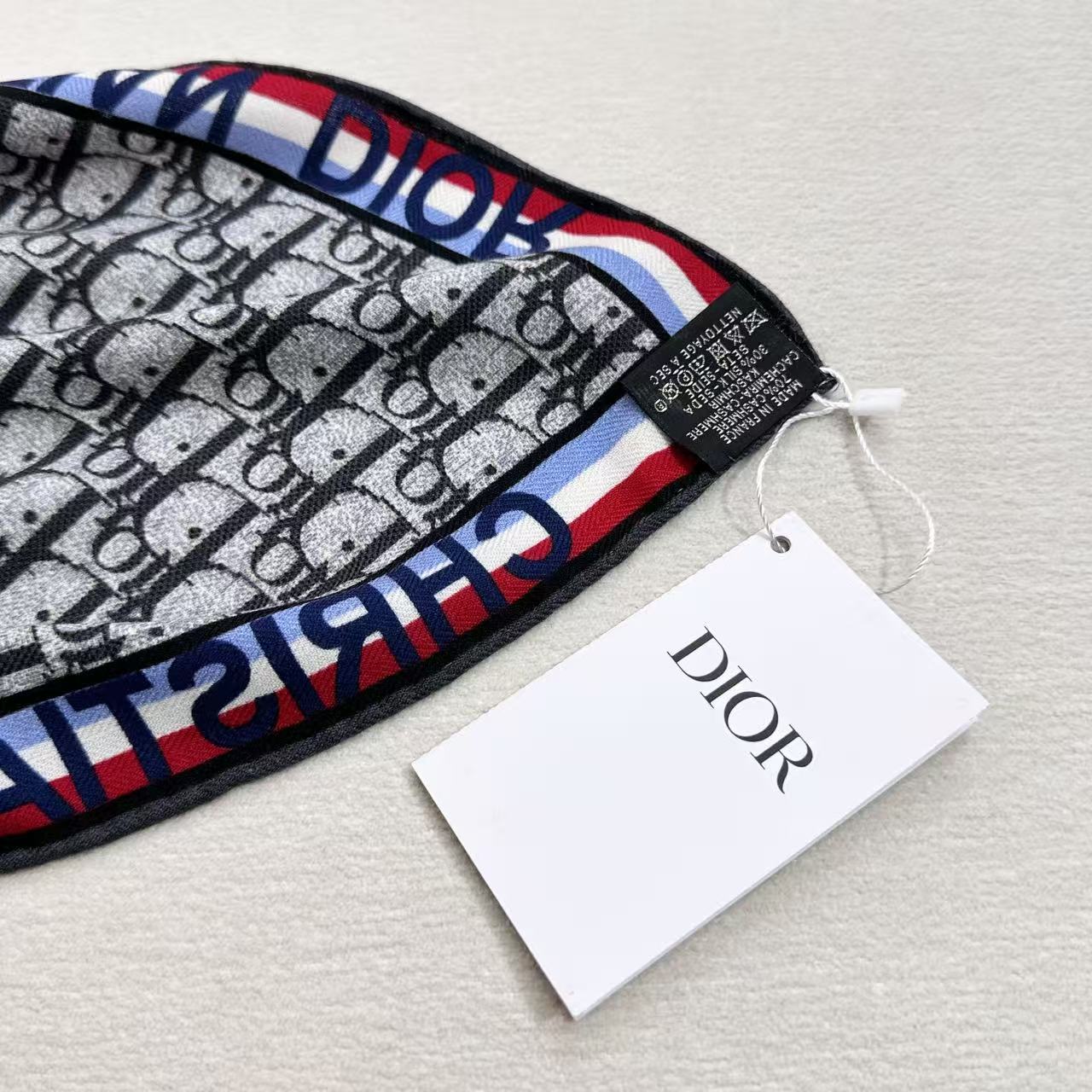 Dior最最新的专柜主打款【D边框老花140】 💟 度假及日常都非常好搭配的款😍订单私流 】一看到就想去