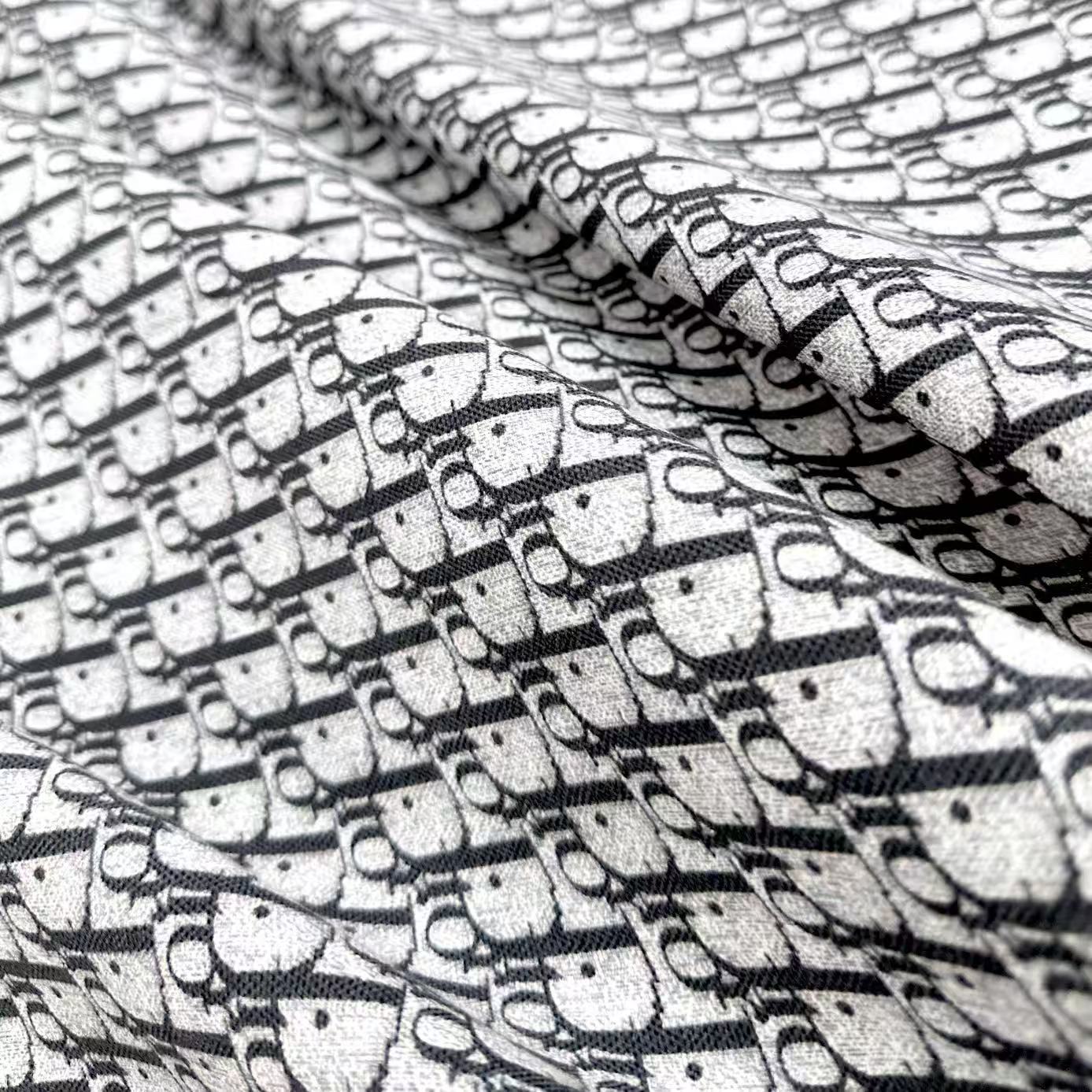 Dior最最新的专柜主打款【D边框老花140】 💟 度假及日常都非常好搭配的款😍订单私流 】一看到就想去