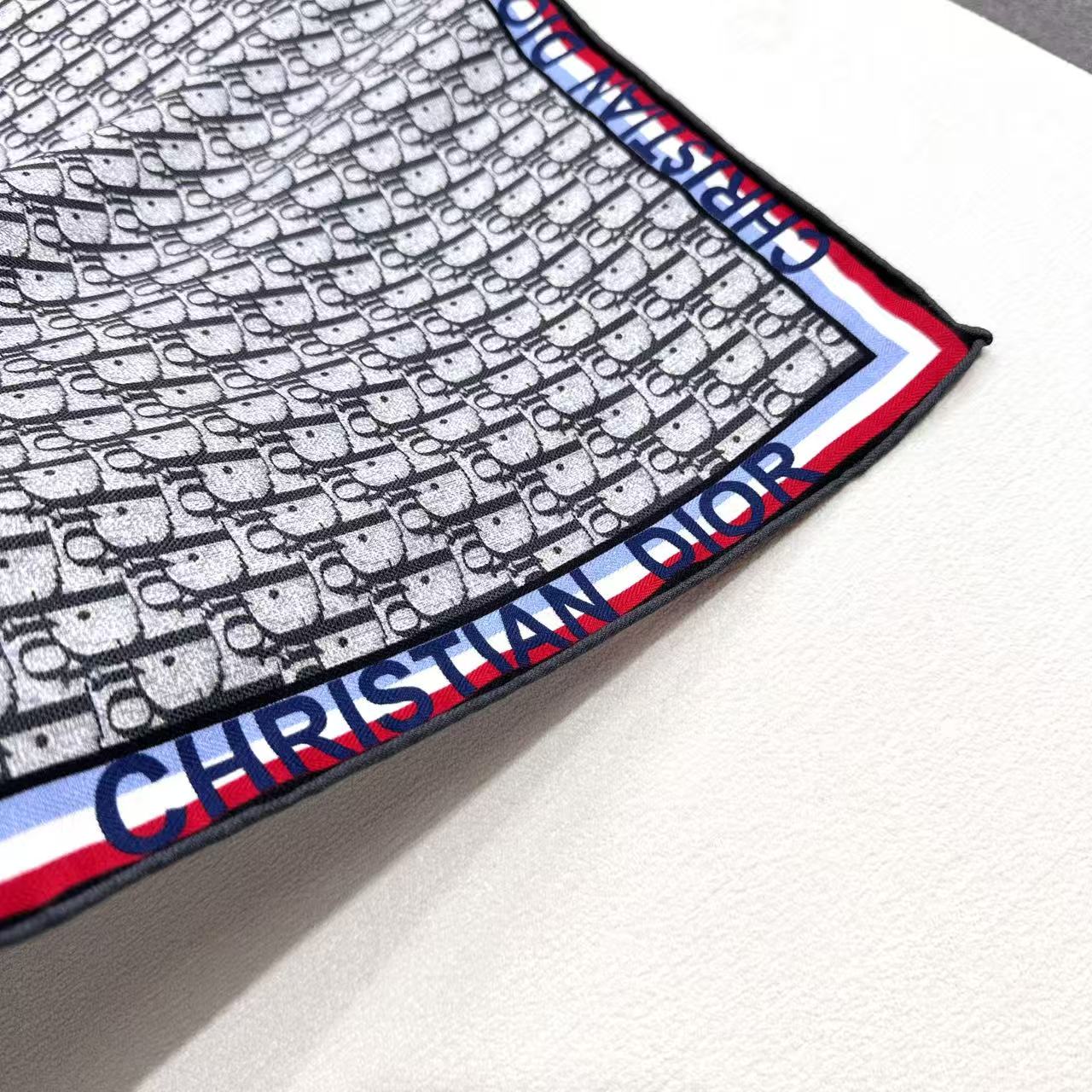 Dior最最新的专柜主打款【D边框老花140】 💟 度假及日常都非常好搭配的款😍订单私流 】一看到就想去