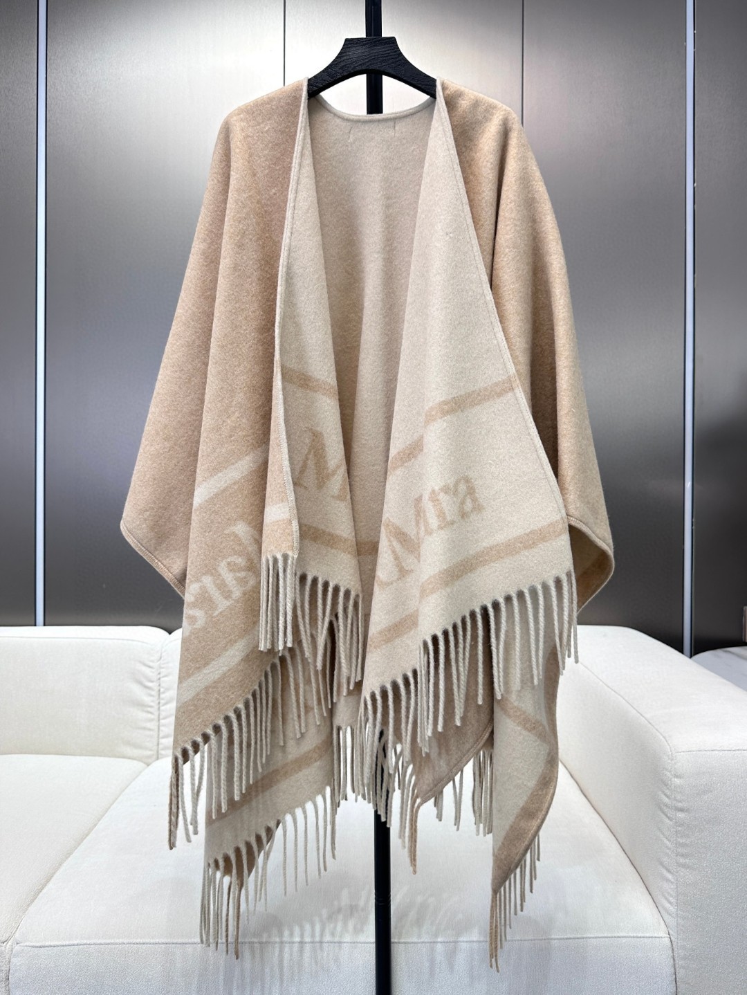 𝐌𝐚𝐱 𝐦𝐚𝐫𝐚 双面斗篷‼️原单品质牛货,气质的没有争议‼️本年度最in的走秀斗篷🤙🏻百搭的无敌的那种