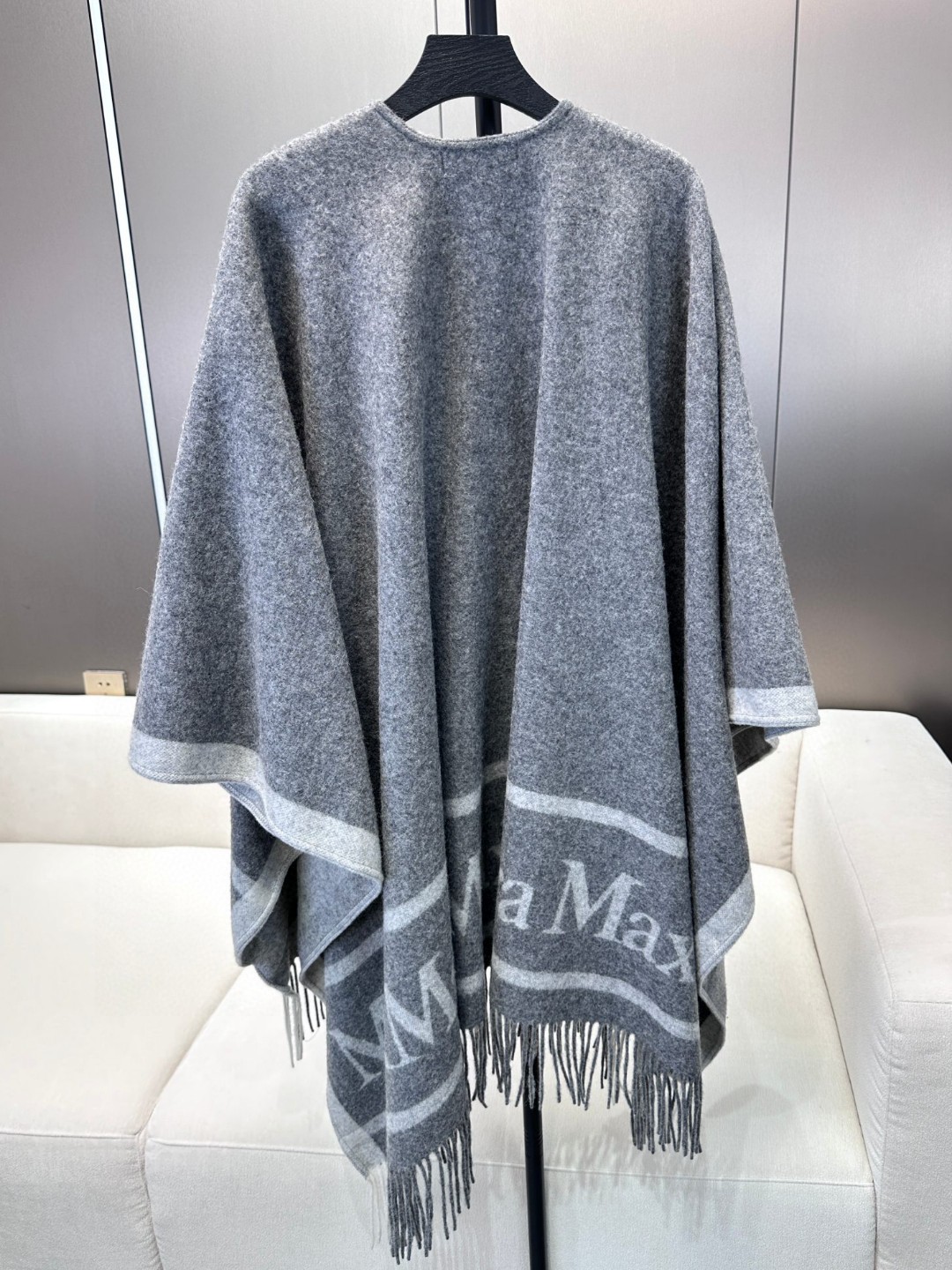 𝐌𝐚𝐱 𝐦𝐚𝐫𝐚 双面斗篷‼️原单品质牛货,气质的没有争议‼️本年度最in的走秀斗篷🤙🏻百搭的无敌的那种